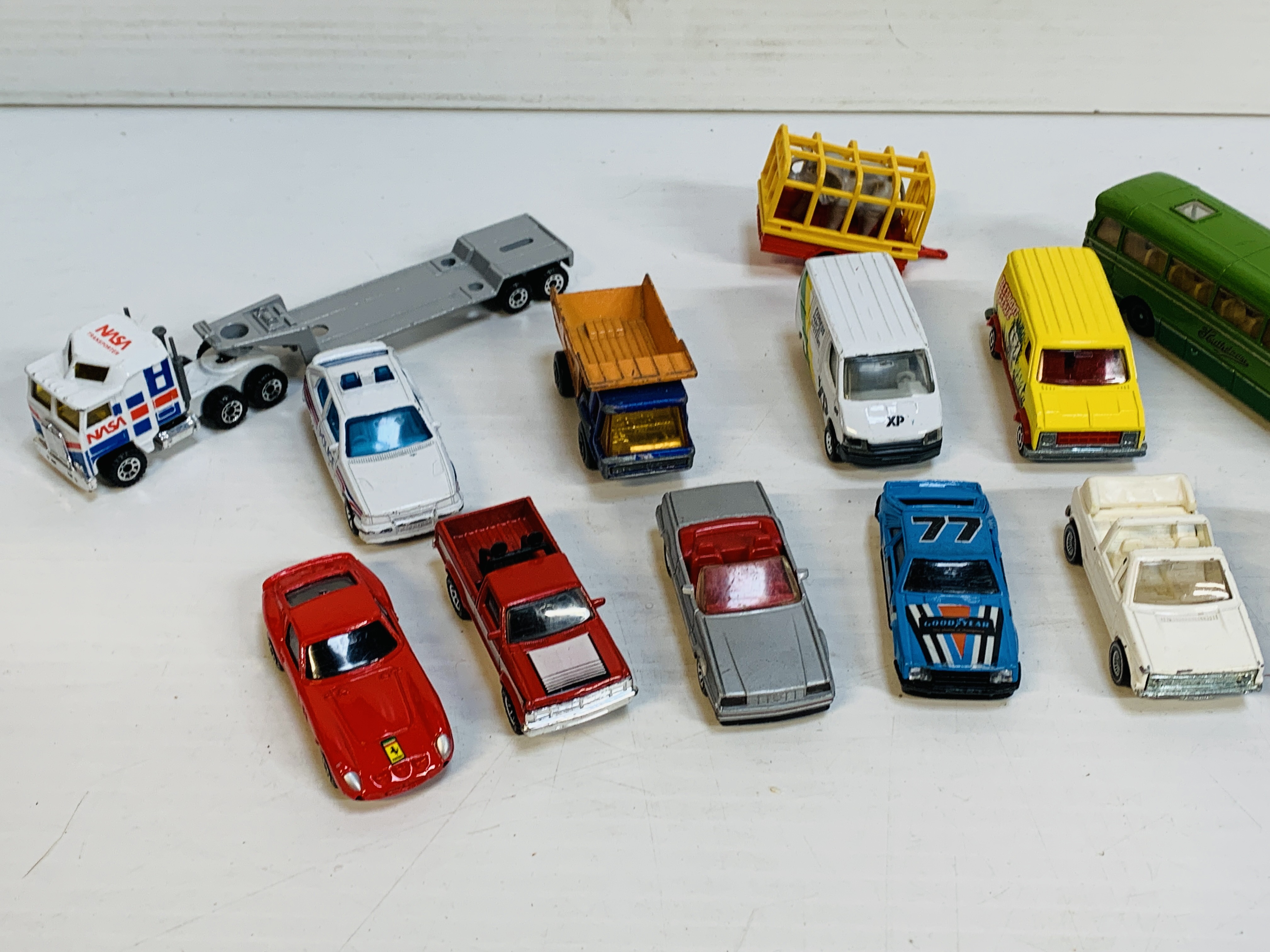 Fifteen various model vehicles - Image 3 of 3