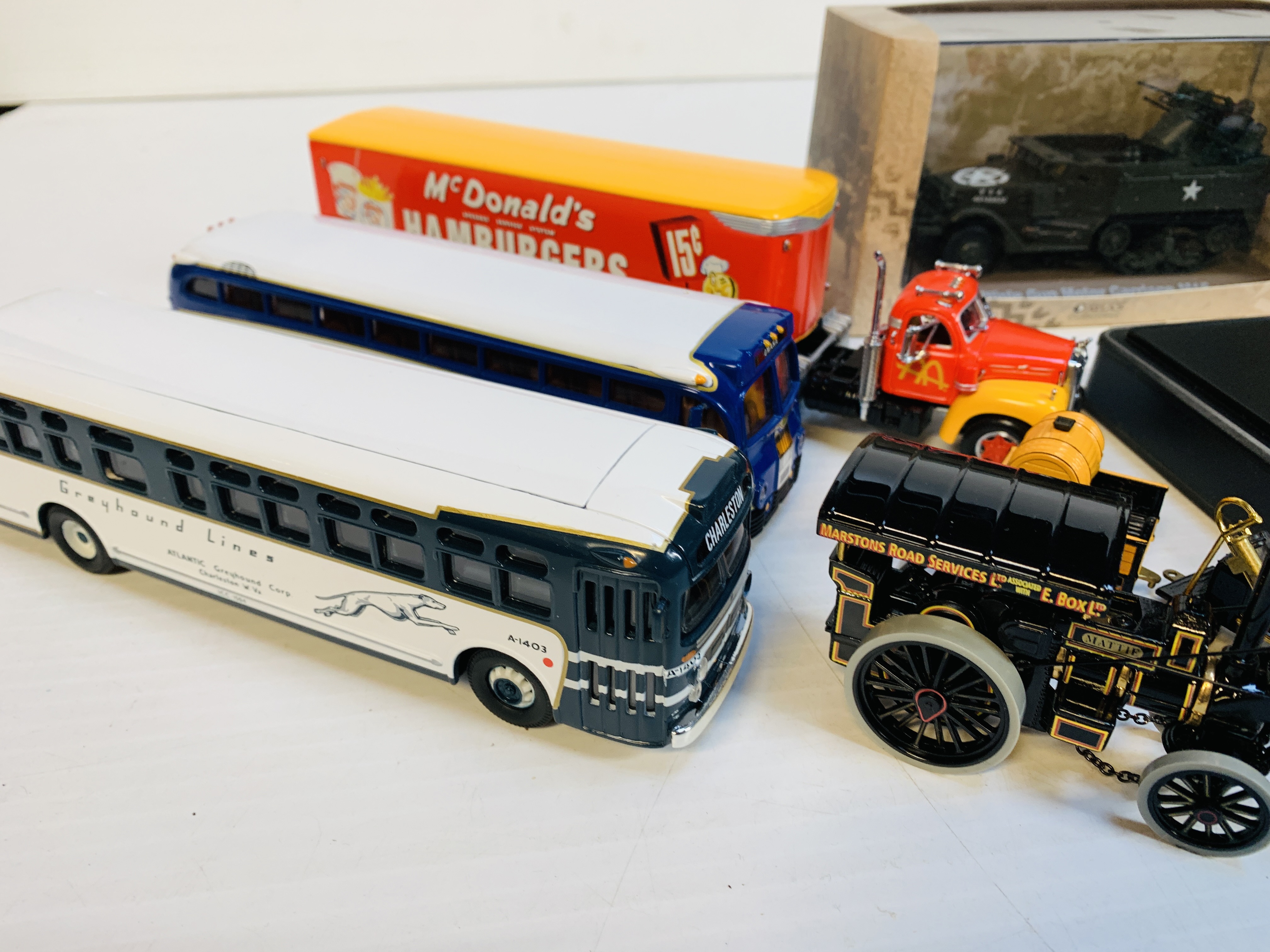 Eight assorted model vehicles - Image 4 of 4