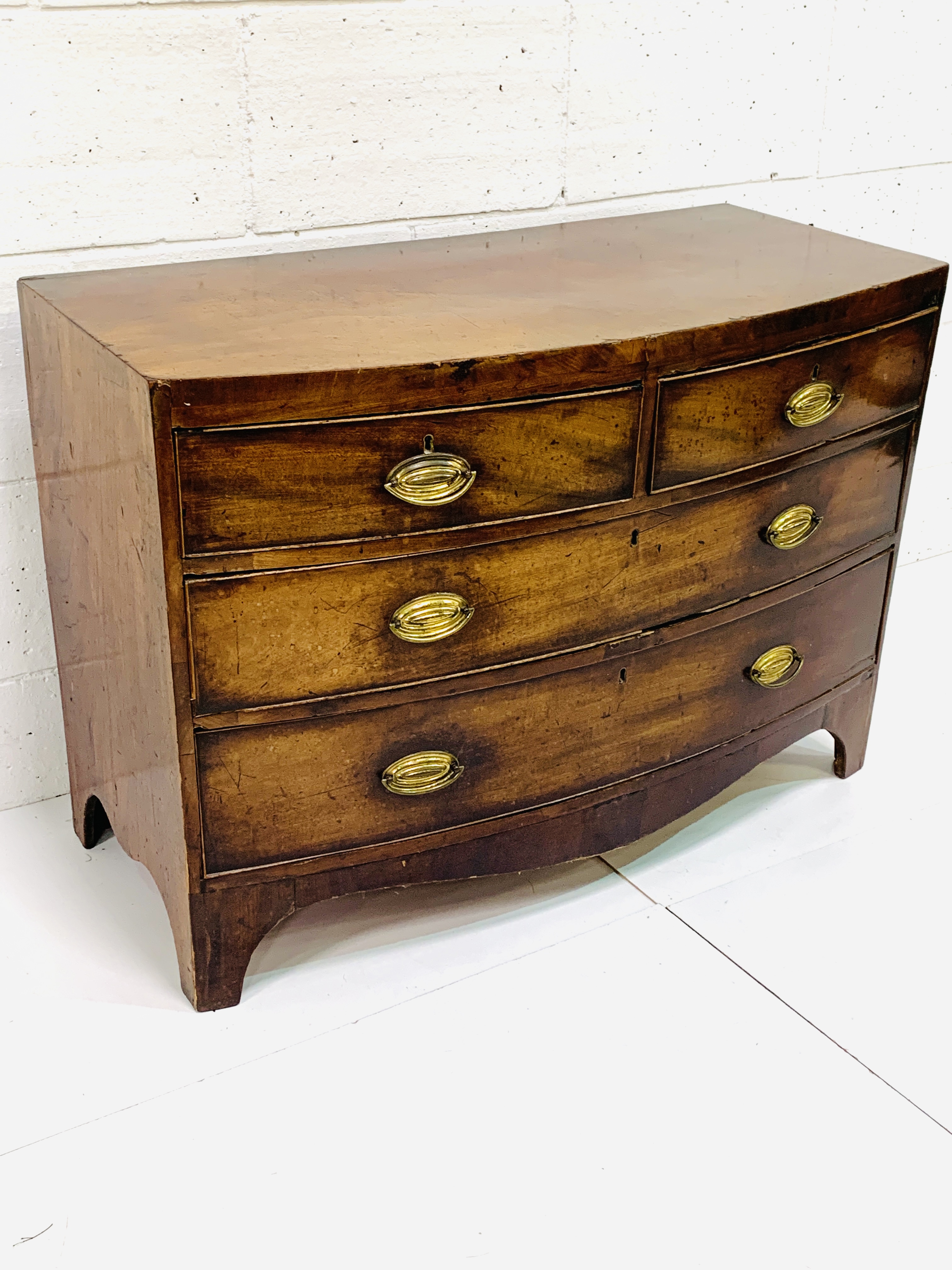 Early 19th Century bow fronted mahogany veneer chest of drawers - Image 4 of 7