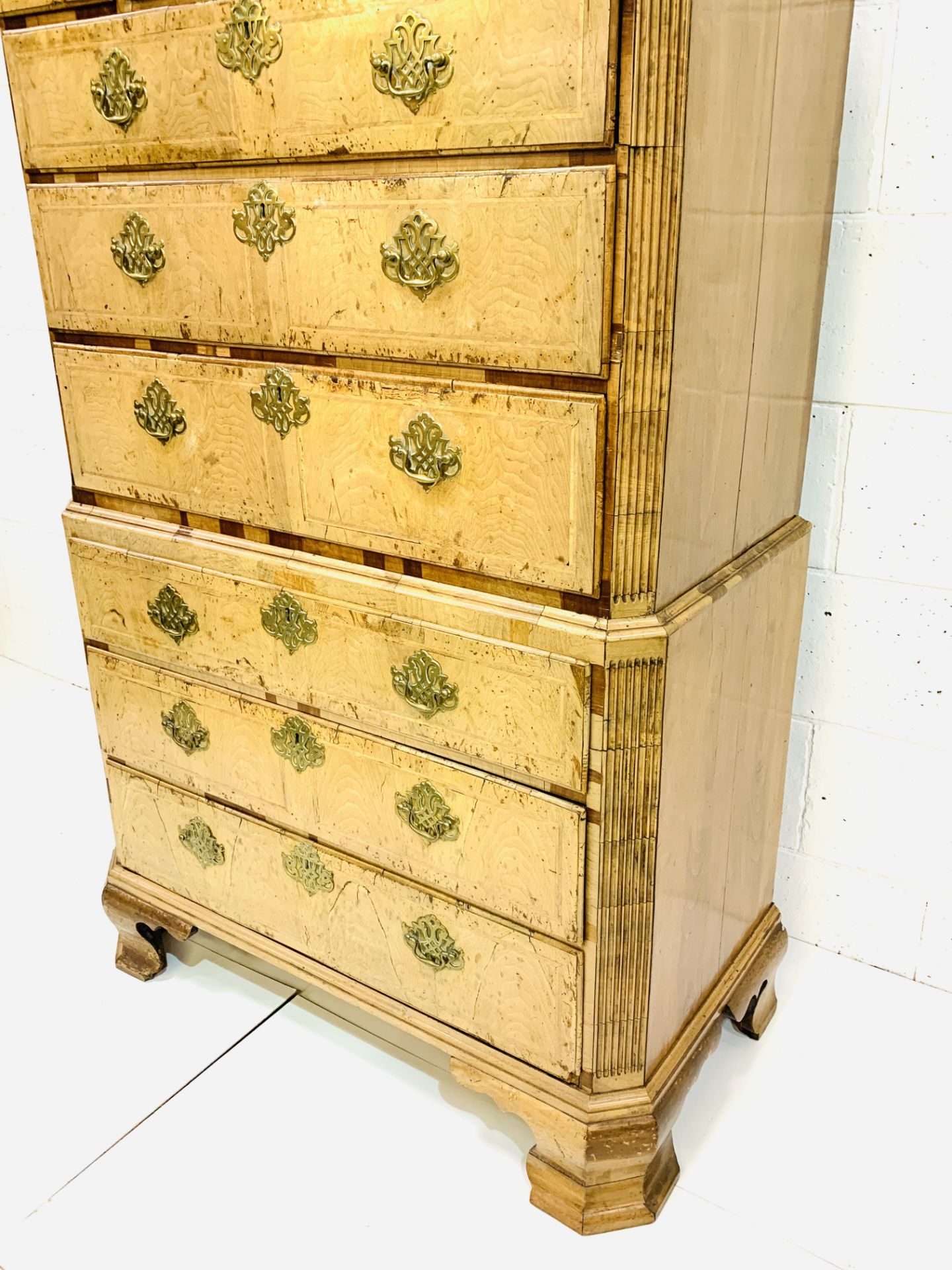 Georgian walnut and mahogany veneer chest on chest - Image 3 of 8