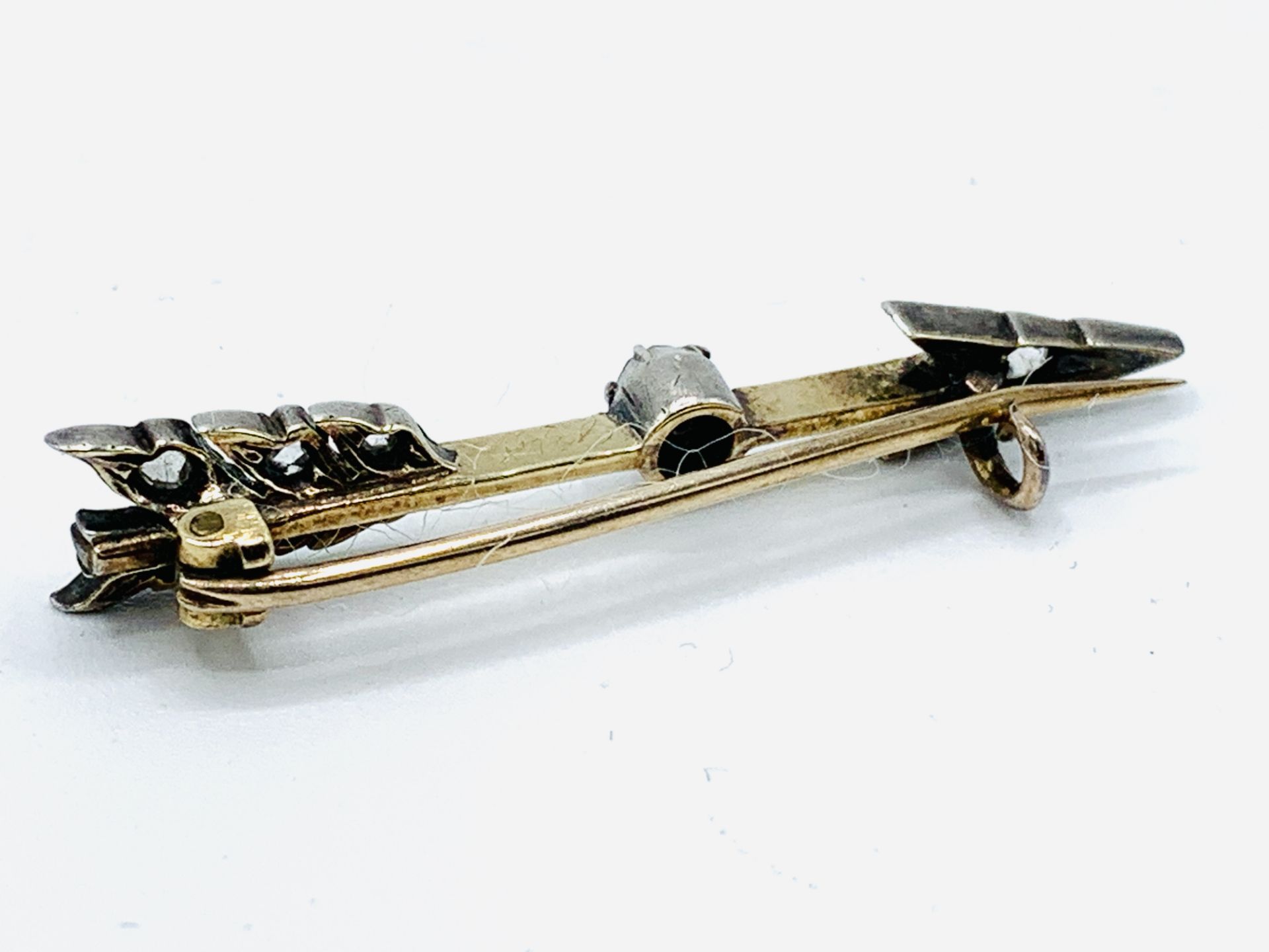 Victorian diamond brooch in the shape of an arrow - Image 3 of 3