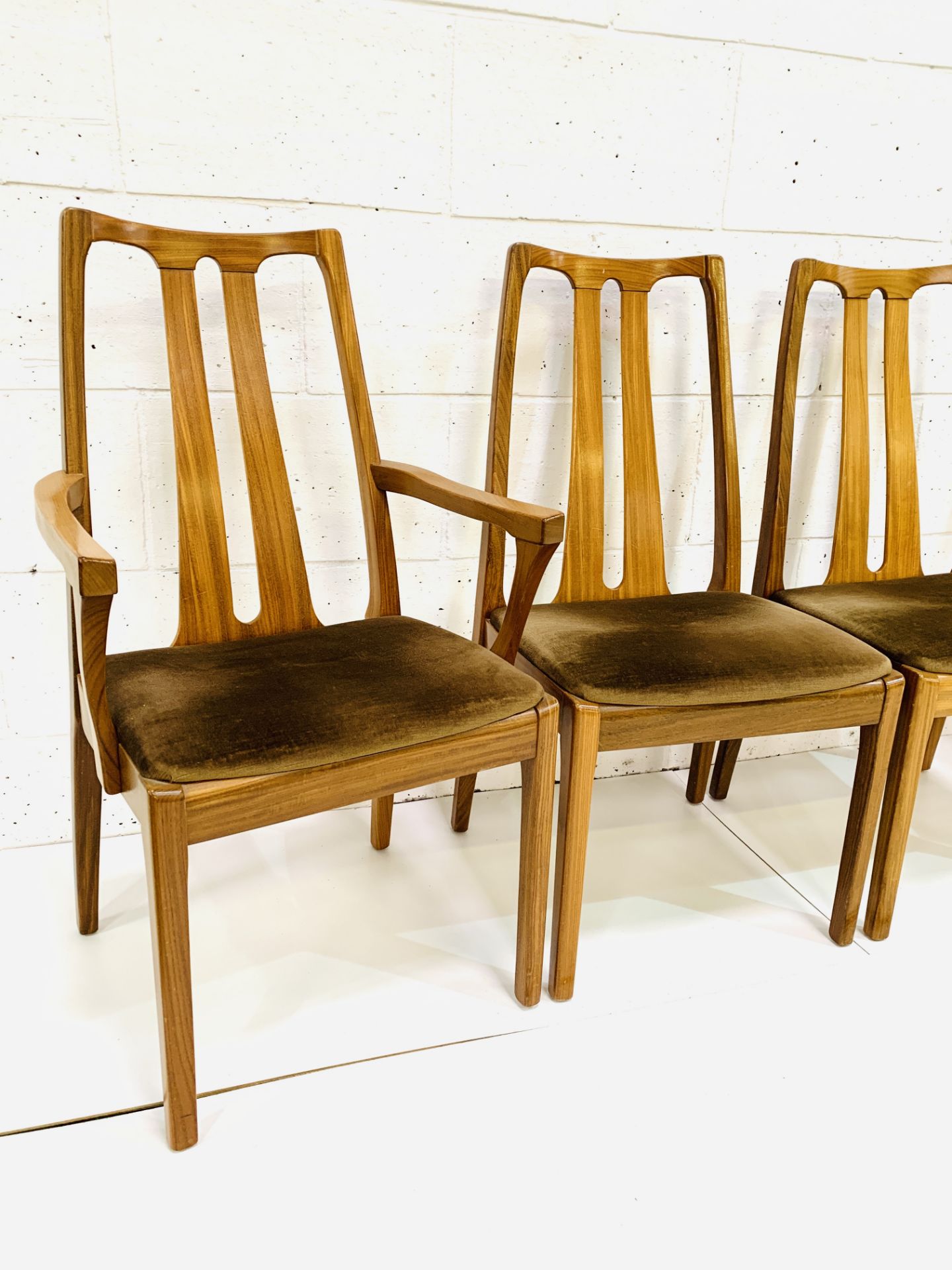 Group of four Nathan Furniture chairs - Image 5 of 6