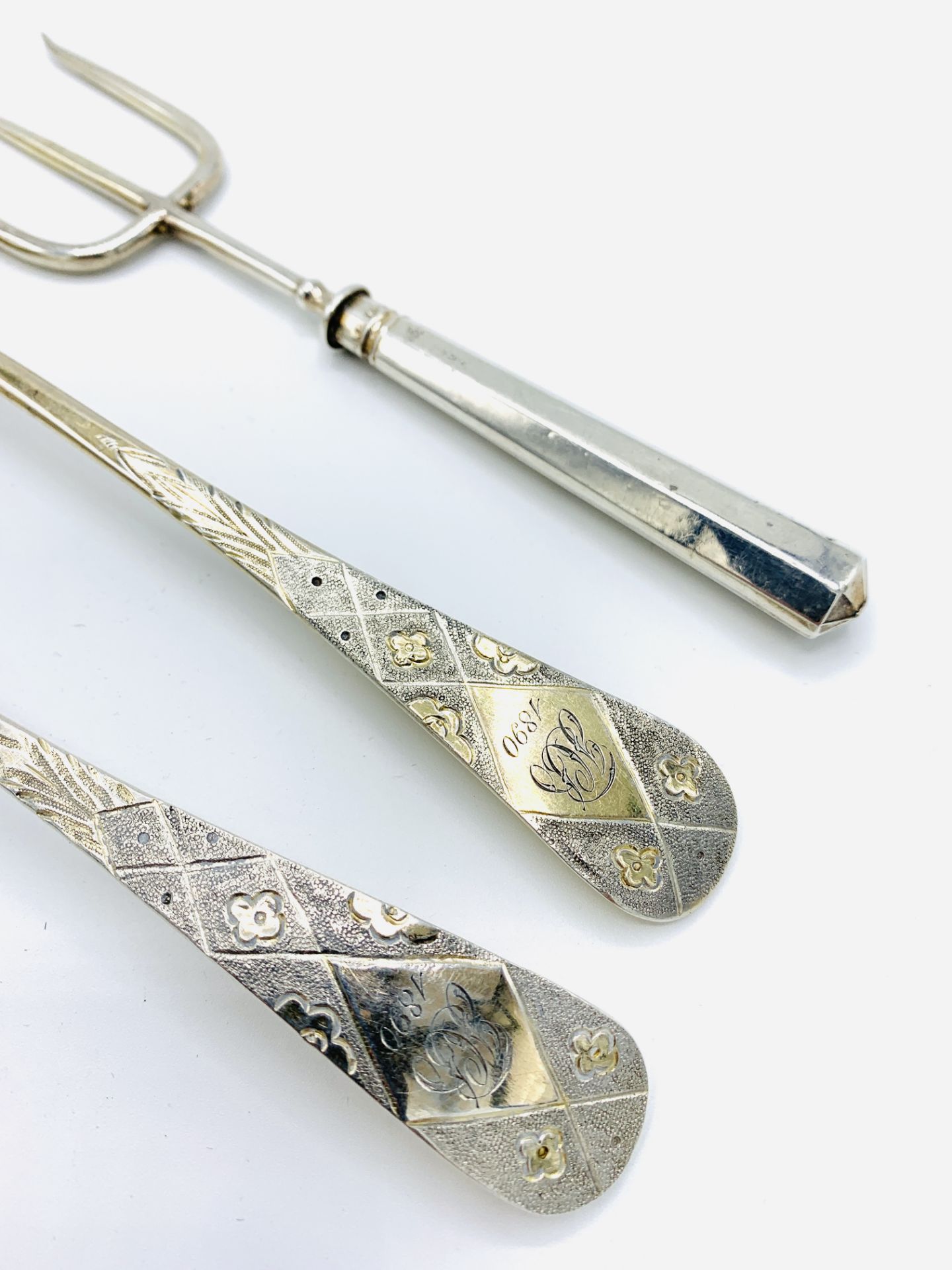Two George III silver and gilt berry spoons and a silver 3 prong fork - Image 3 of 4