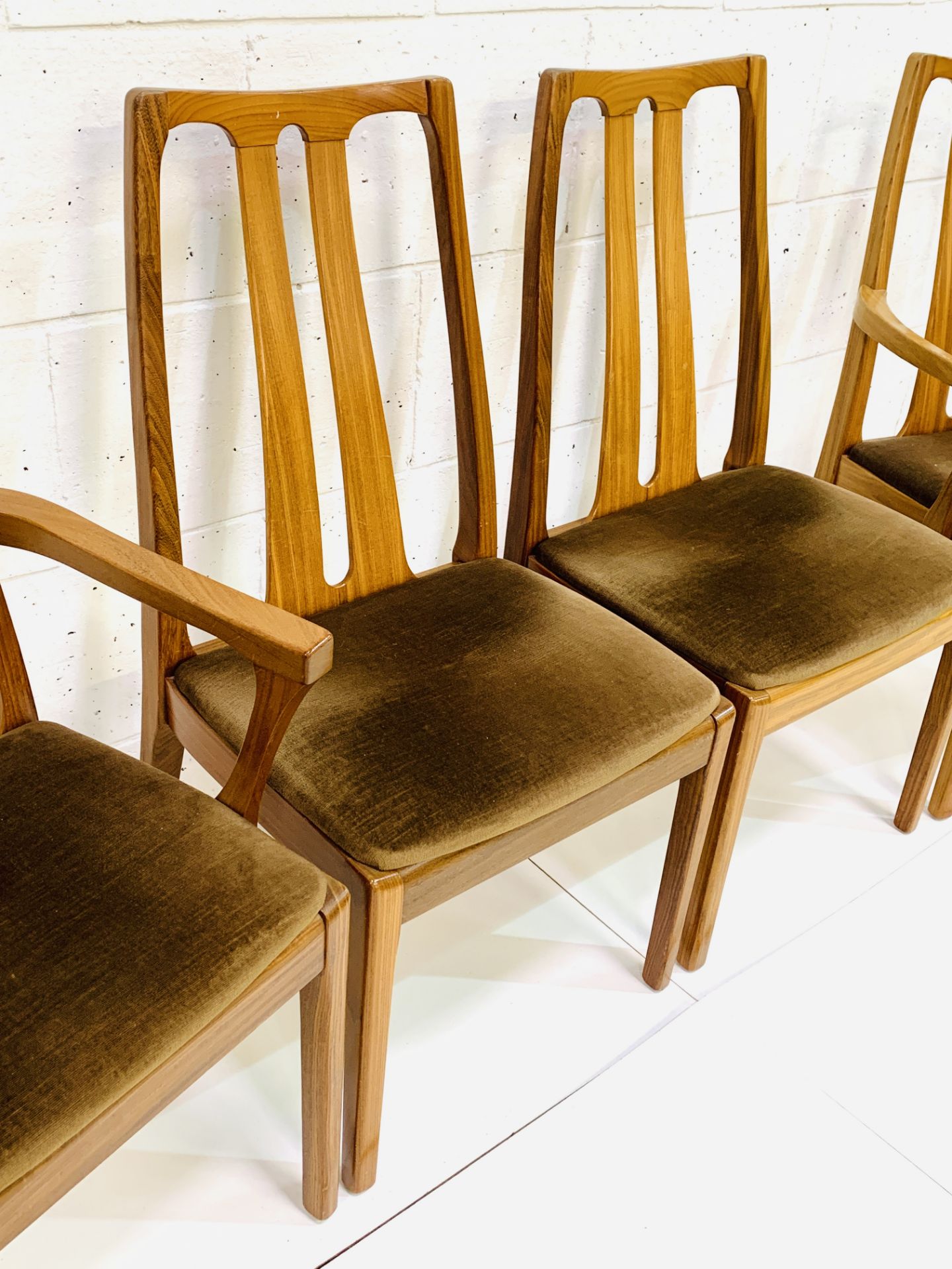 Group of four Nathan Furniture chairs - Image 4 of 6