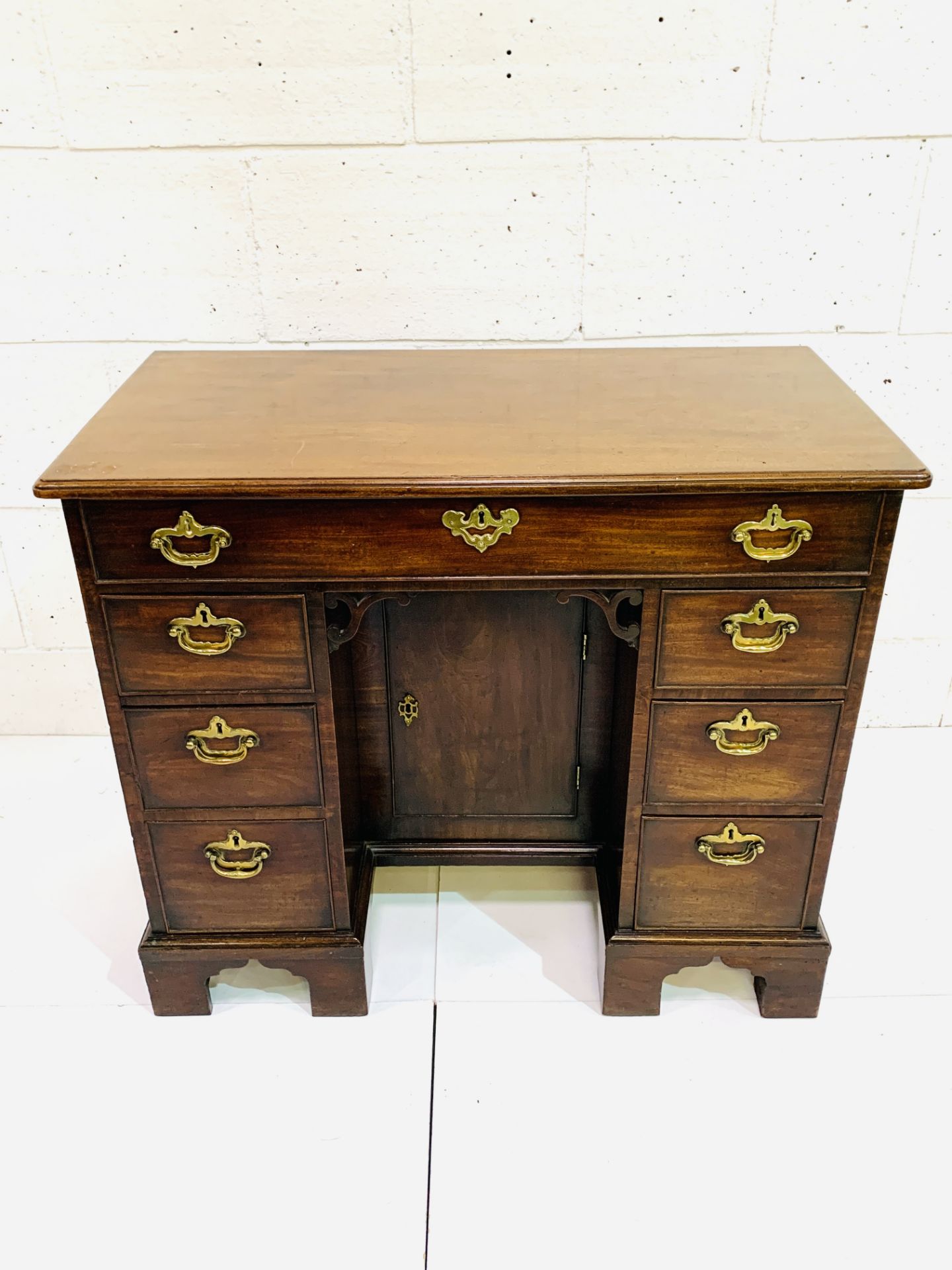 Georgian mahogany kneehole desk
