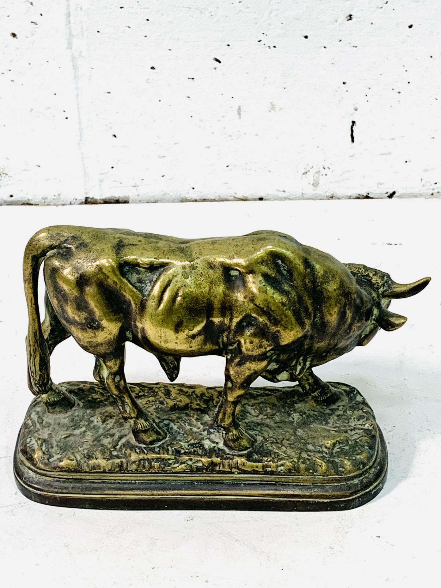 Brass figure of a bull on stand - Image 2 of 2