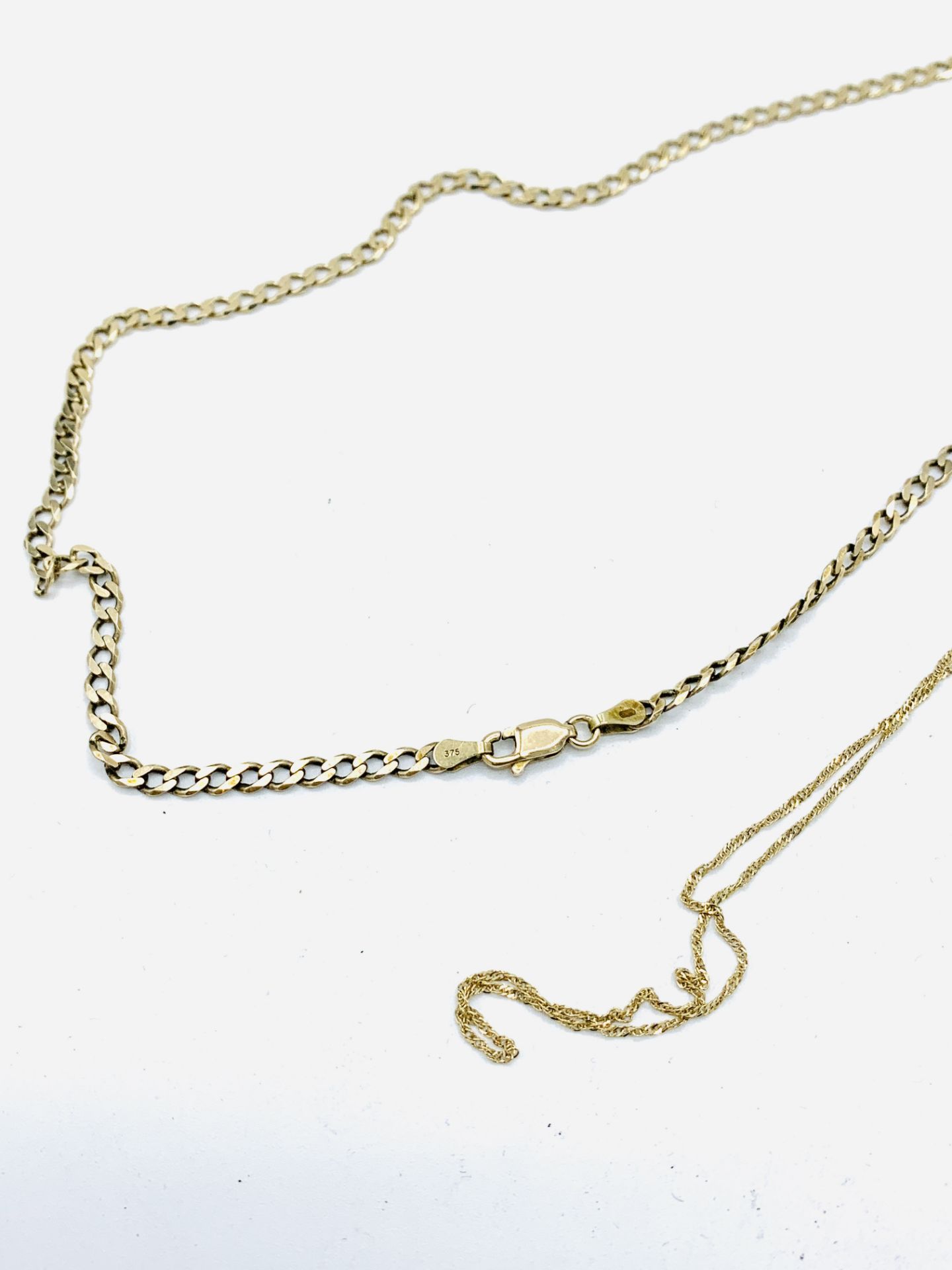 9ct gold flat chain necklace, 9ct gold very fine chain, a black fabric strap with 9ct gold clasp - Image 5 of 5