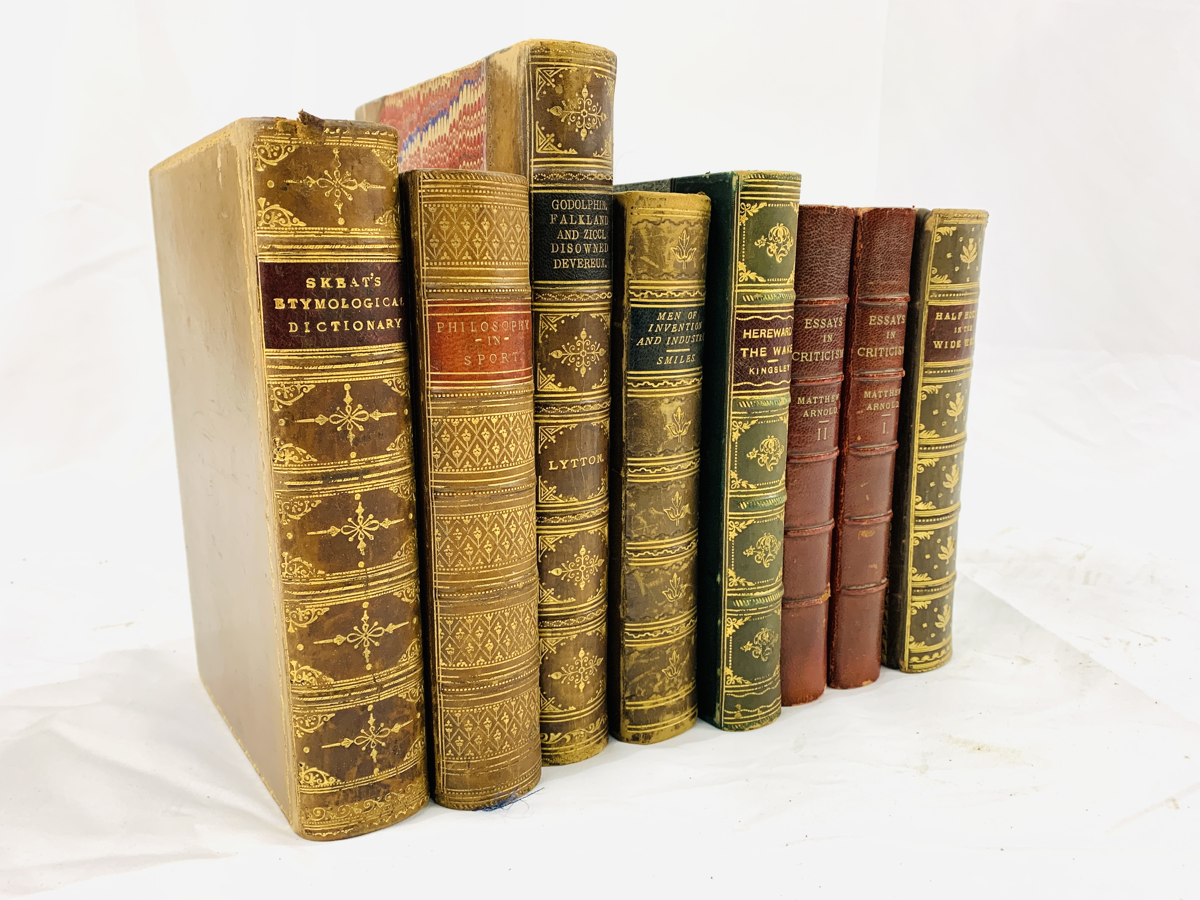 Eight Prize / Signed bindings, mainly full leather.