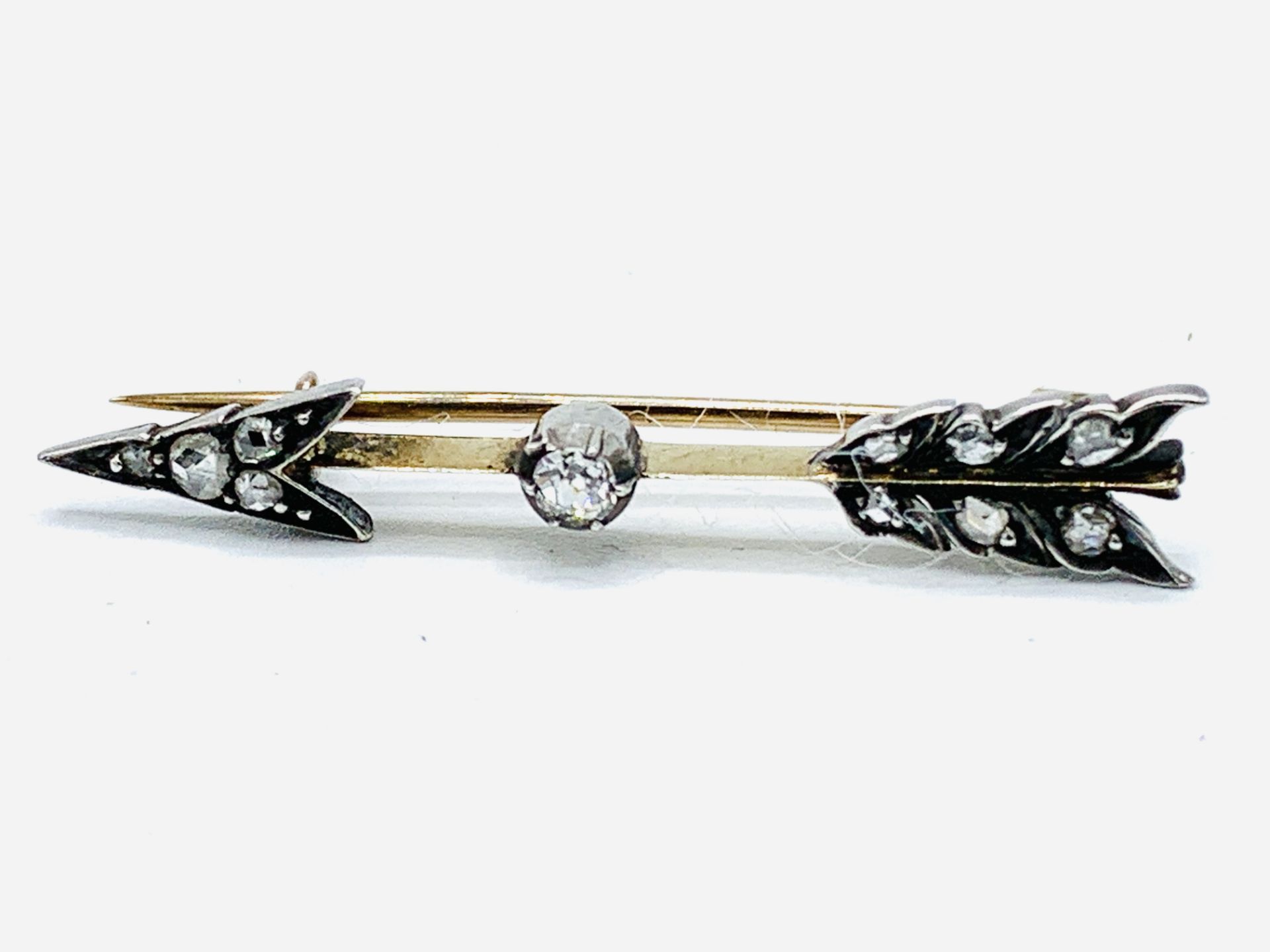 Victorian diamond brooch in the shape of an arrow