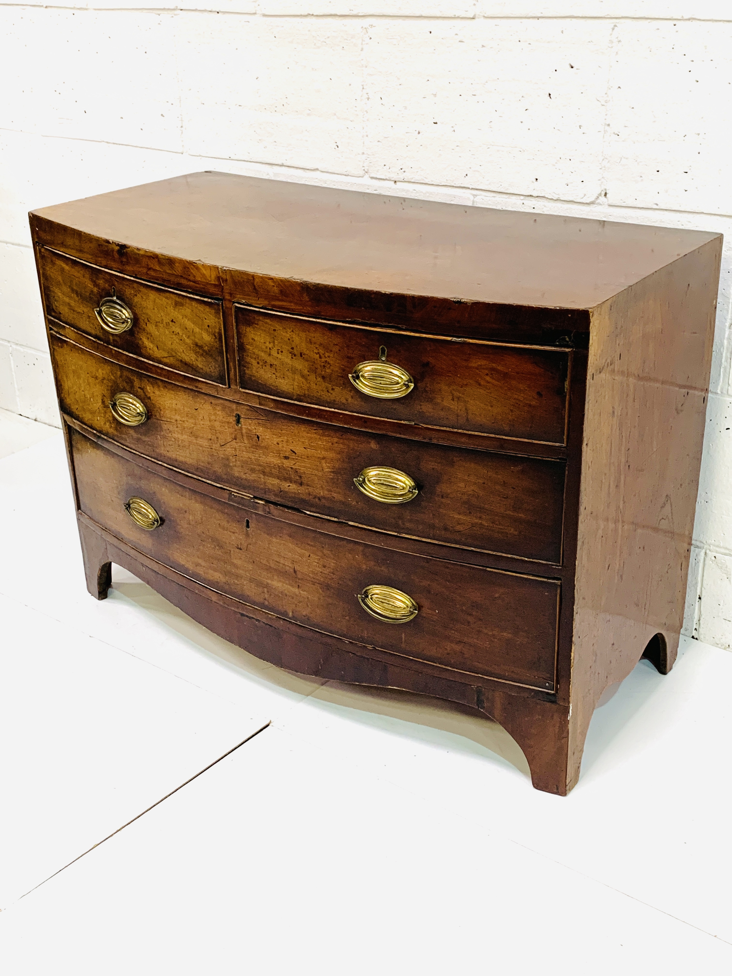 Early 19th Century bow fronted mahogany veneer chest of drawers - Image 3 of 7