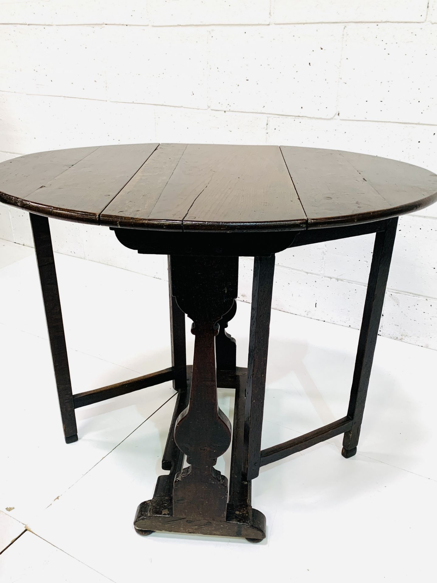 Oak gate leg table - Image 4 of 5