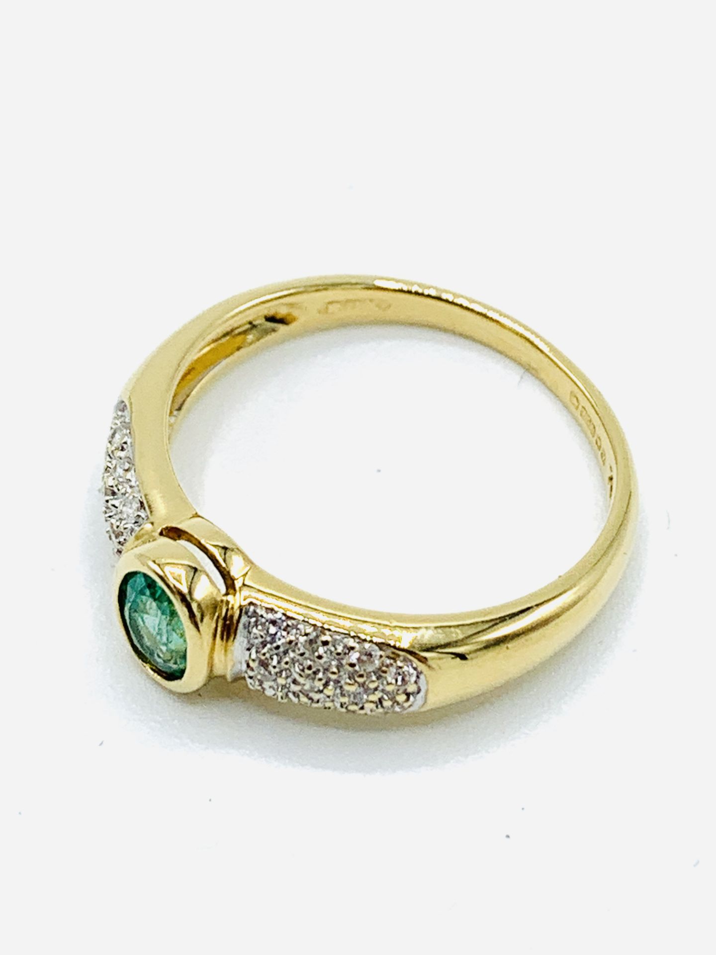 18ct gold emerald and diamond ring - Image 4 of 5