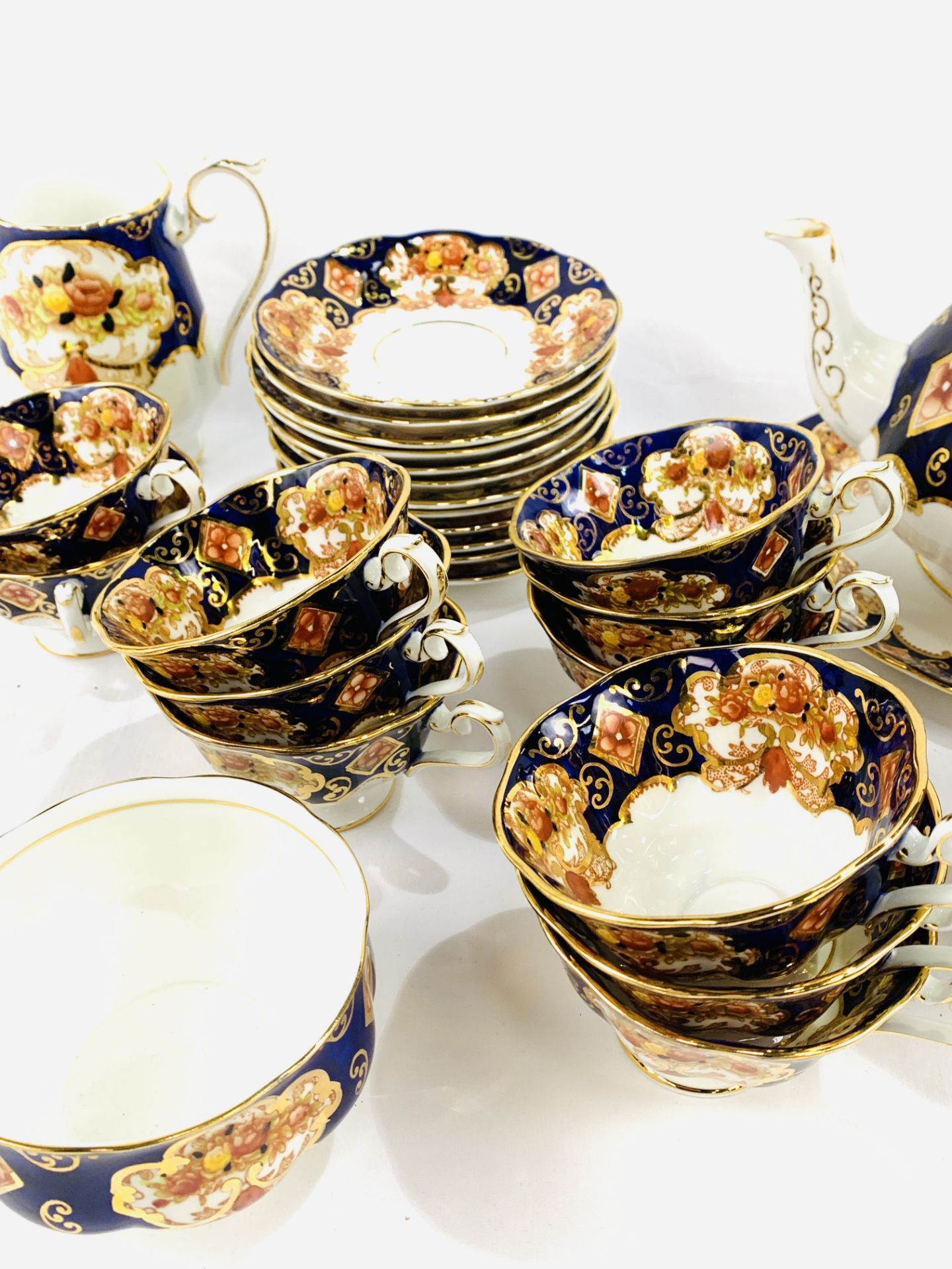 Royal Albert bone china Heirloom tea service, 30 pieces - Image 3 of 4