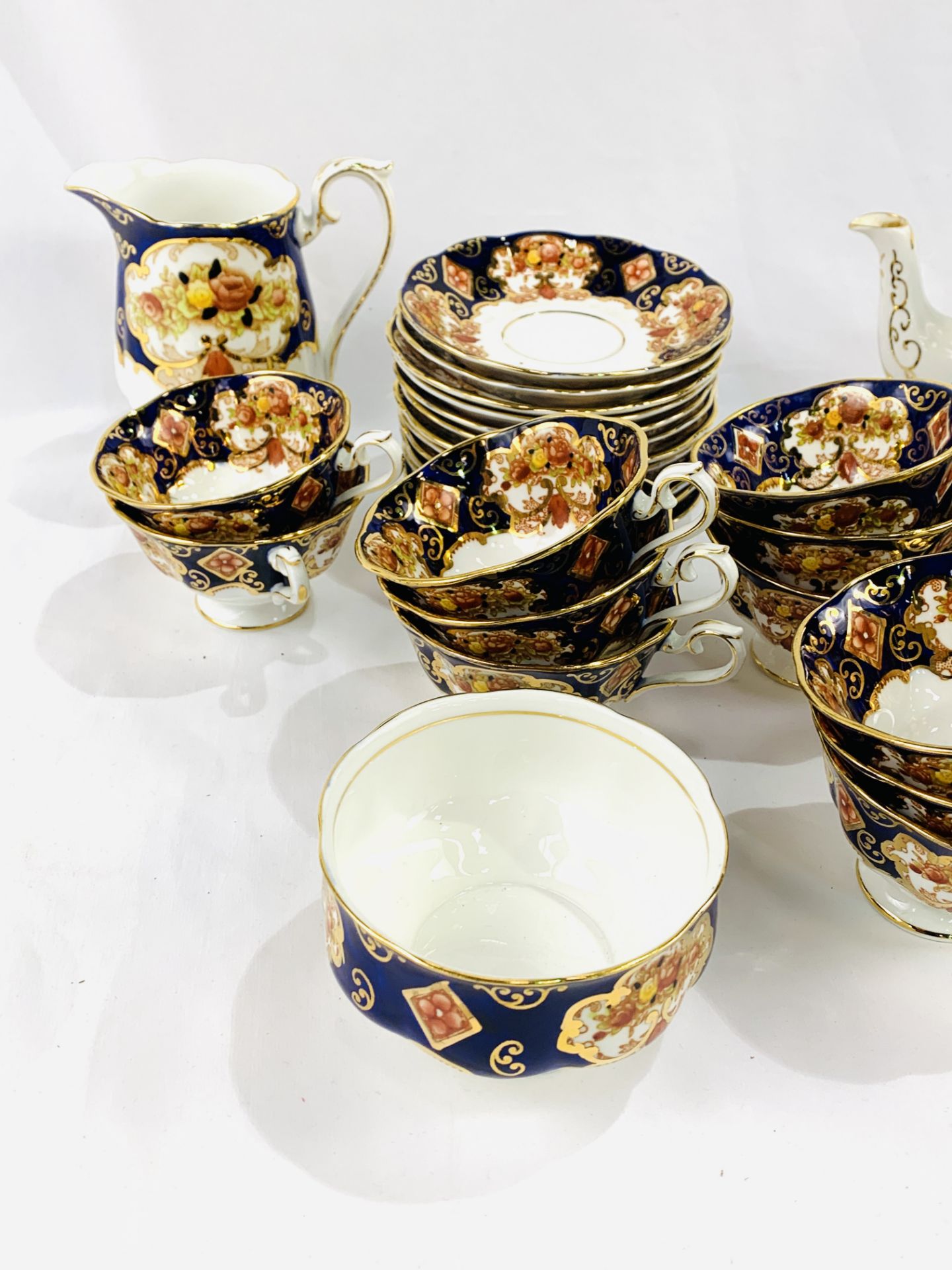 Royal Albert bone china Heirloom tea service, 30 pieces - Image 4 of 4