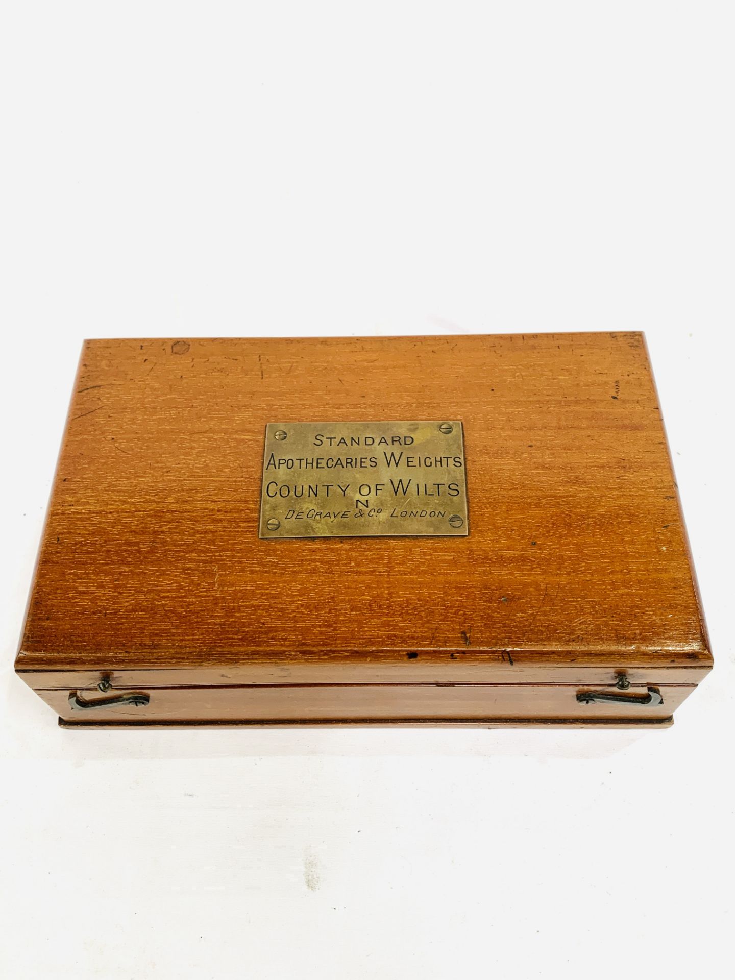 Mahogany box of weights labelled "Standard Apothecaries Weights, County of Wilts, De Grave, London" - Image 5 of 6