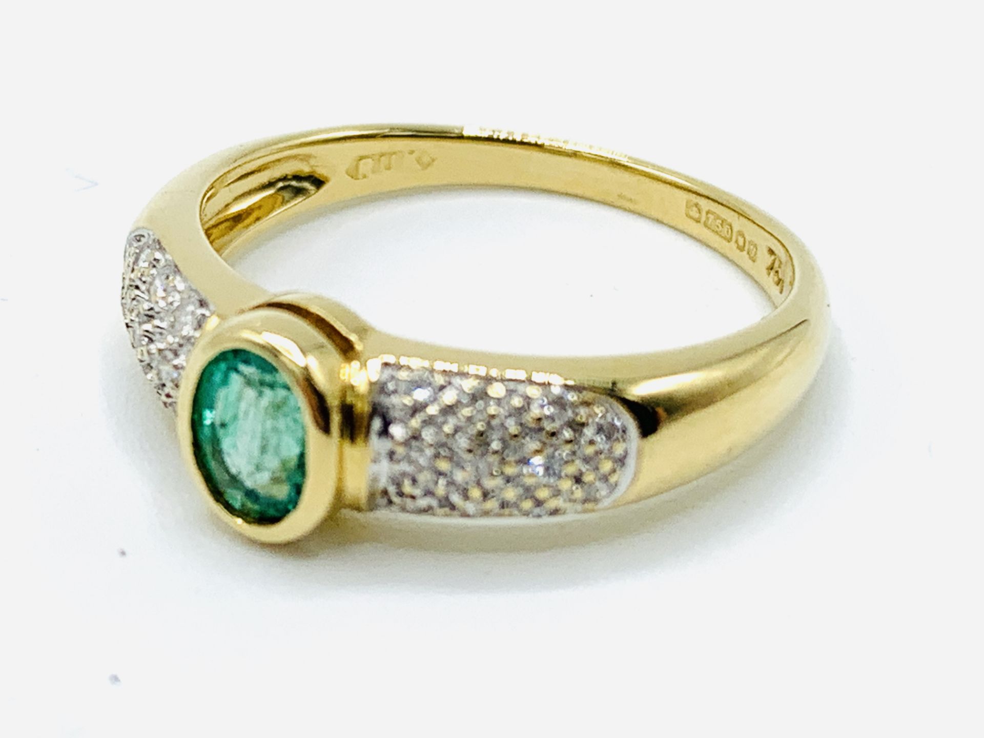 18ct gold emerald and diamond ring - Image 2 of 5