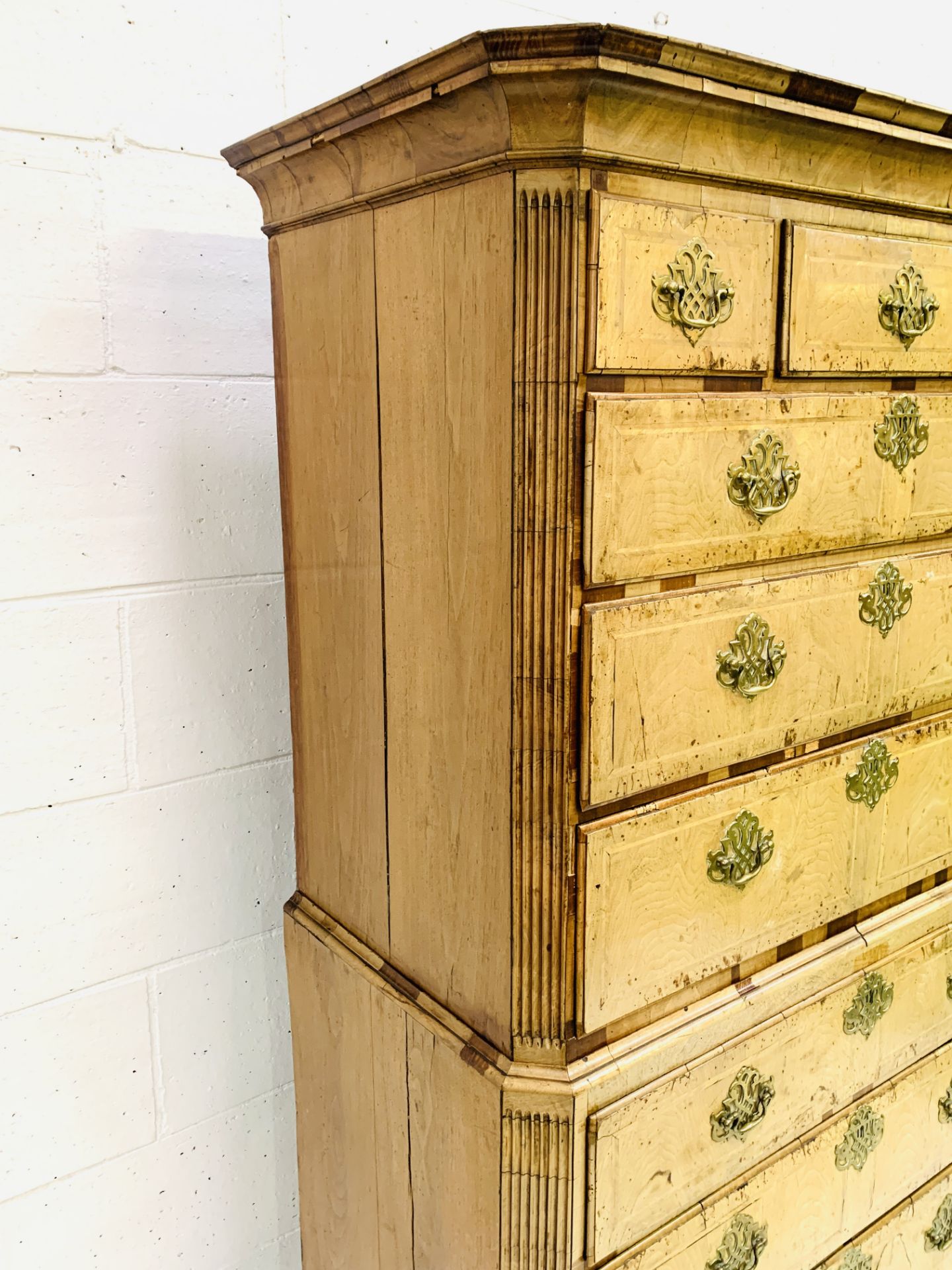 Georgian walnut and mahogany veneer chest on chest - Image 4 of 8