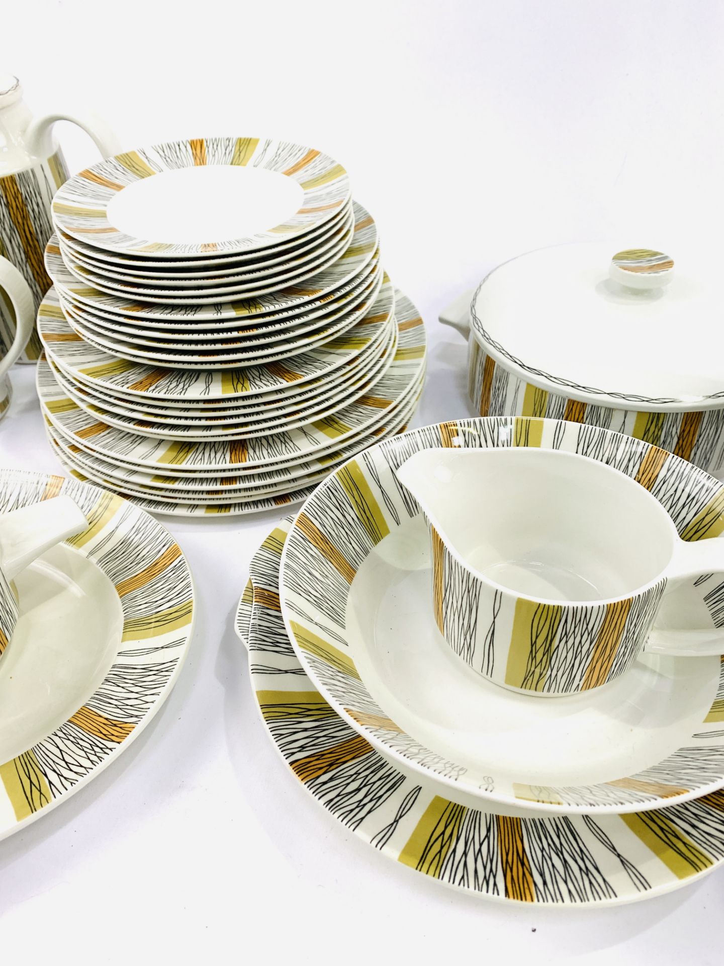 65 pieces of 1960's Midwinter 'Sienna' by Jessie Tait porcelain dinner, tea and coffee ware - Image 4 of 7