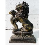 Cast iron doorstop in the form of a lion rampant
