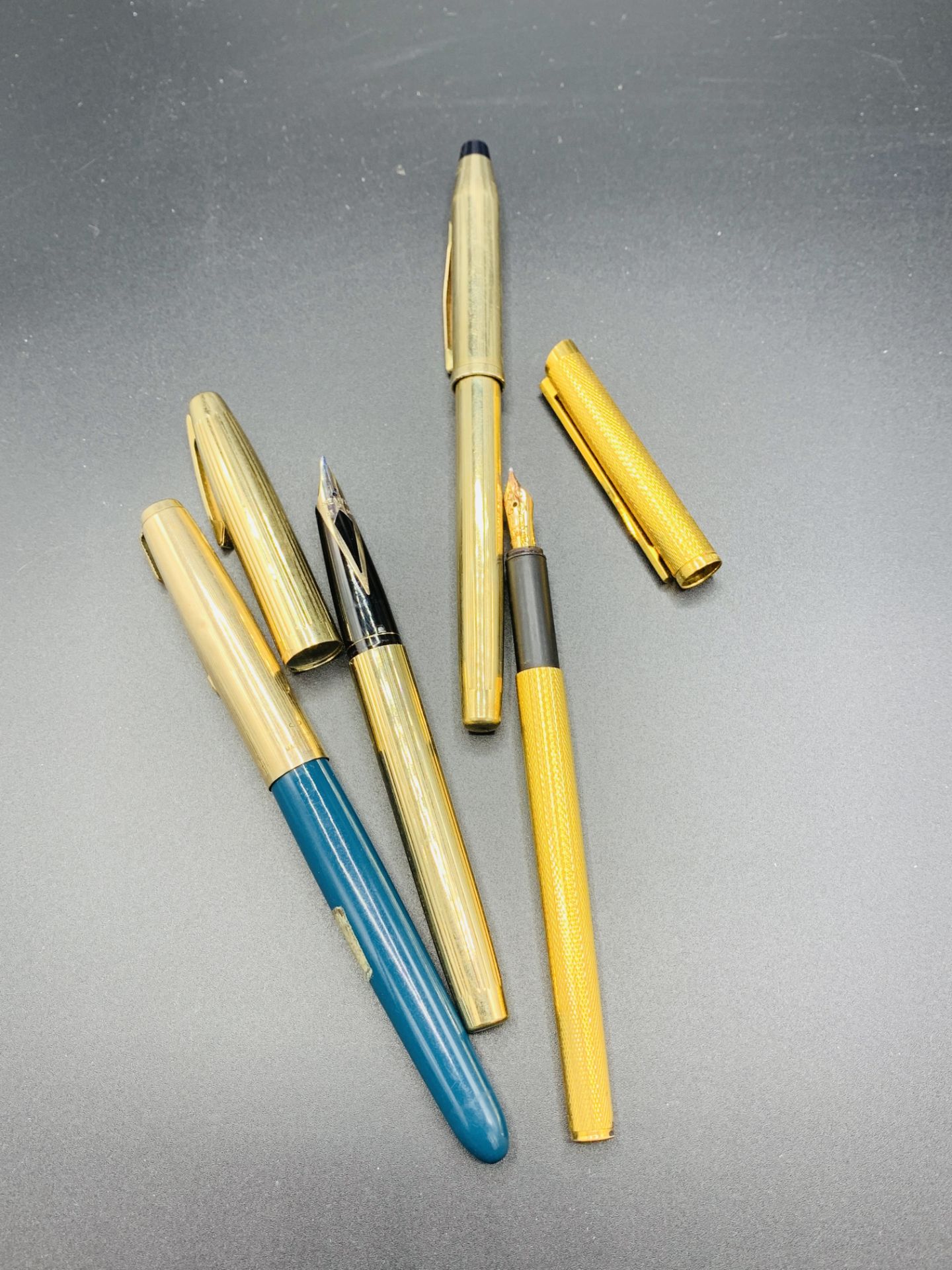 A collection of fountain pens - Image 2 of 3