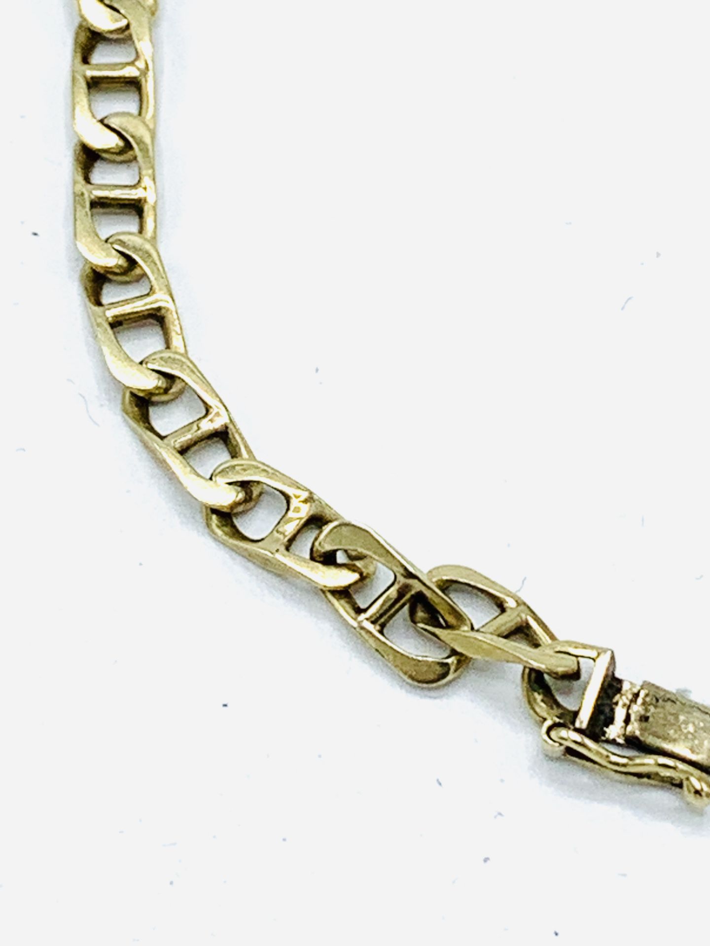 9ct gold flat chain bracelet - Image 2 of 3