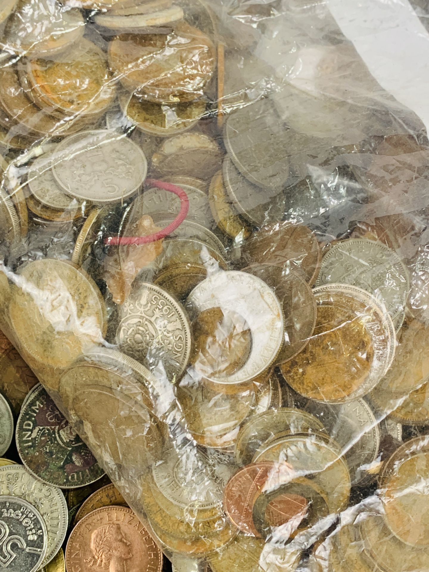 Large quantity of mainly European coins. - Image 2 of 2