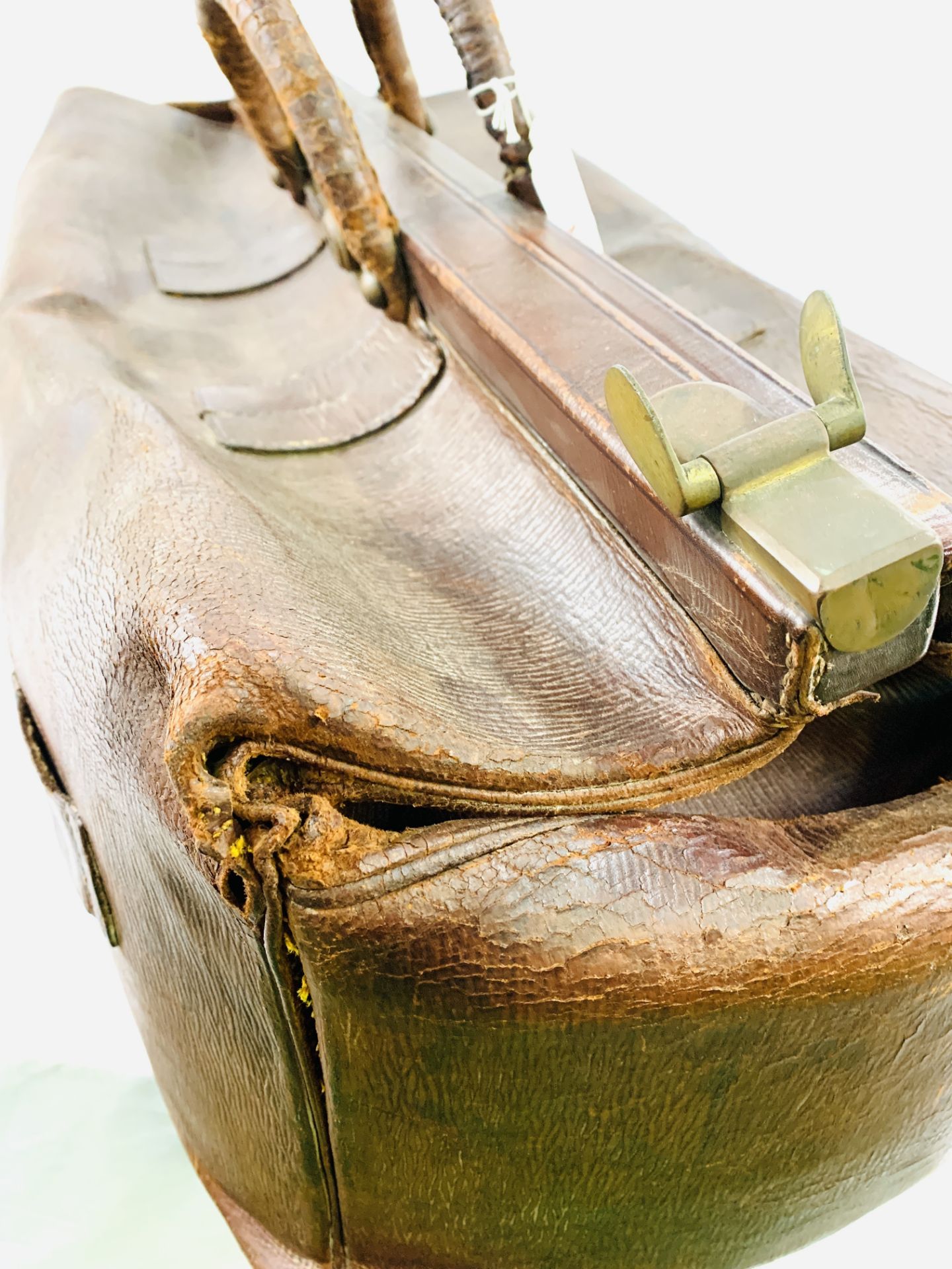 Late 19th / early 20th Century large leather Gladstone bag, the lining stamped "Louis Vuitton" - Image 6 of 8