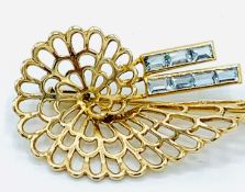 585 gold filigree brooch set with 7 aquamarines