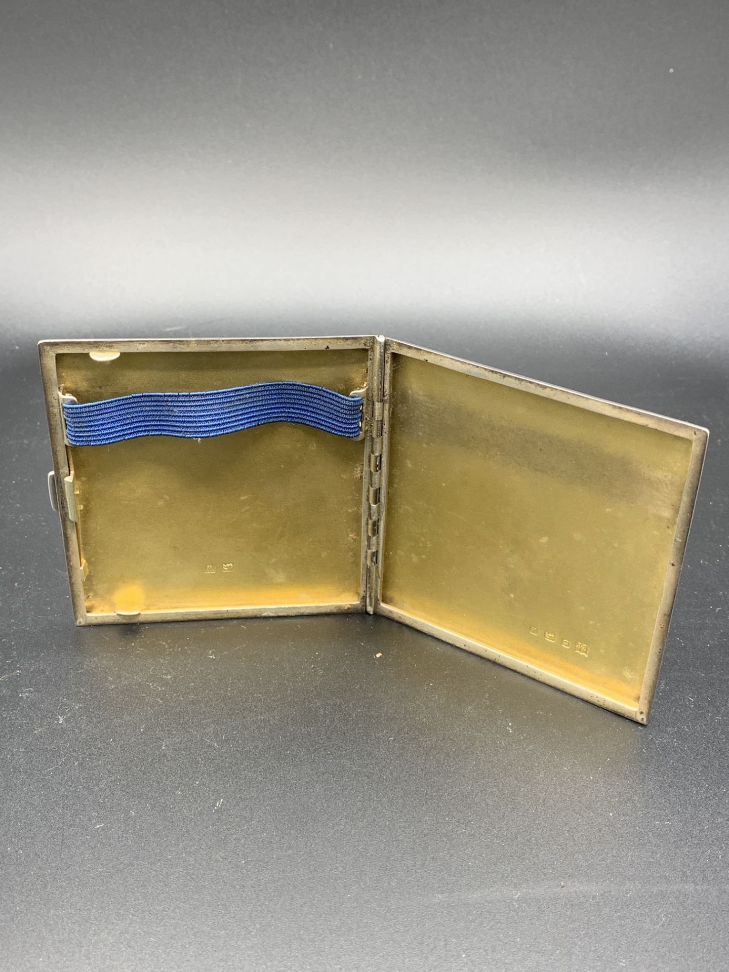 An engine turned silver cigarette case - Image 3 of 4