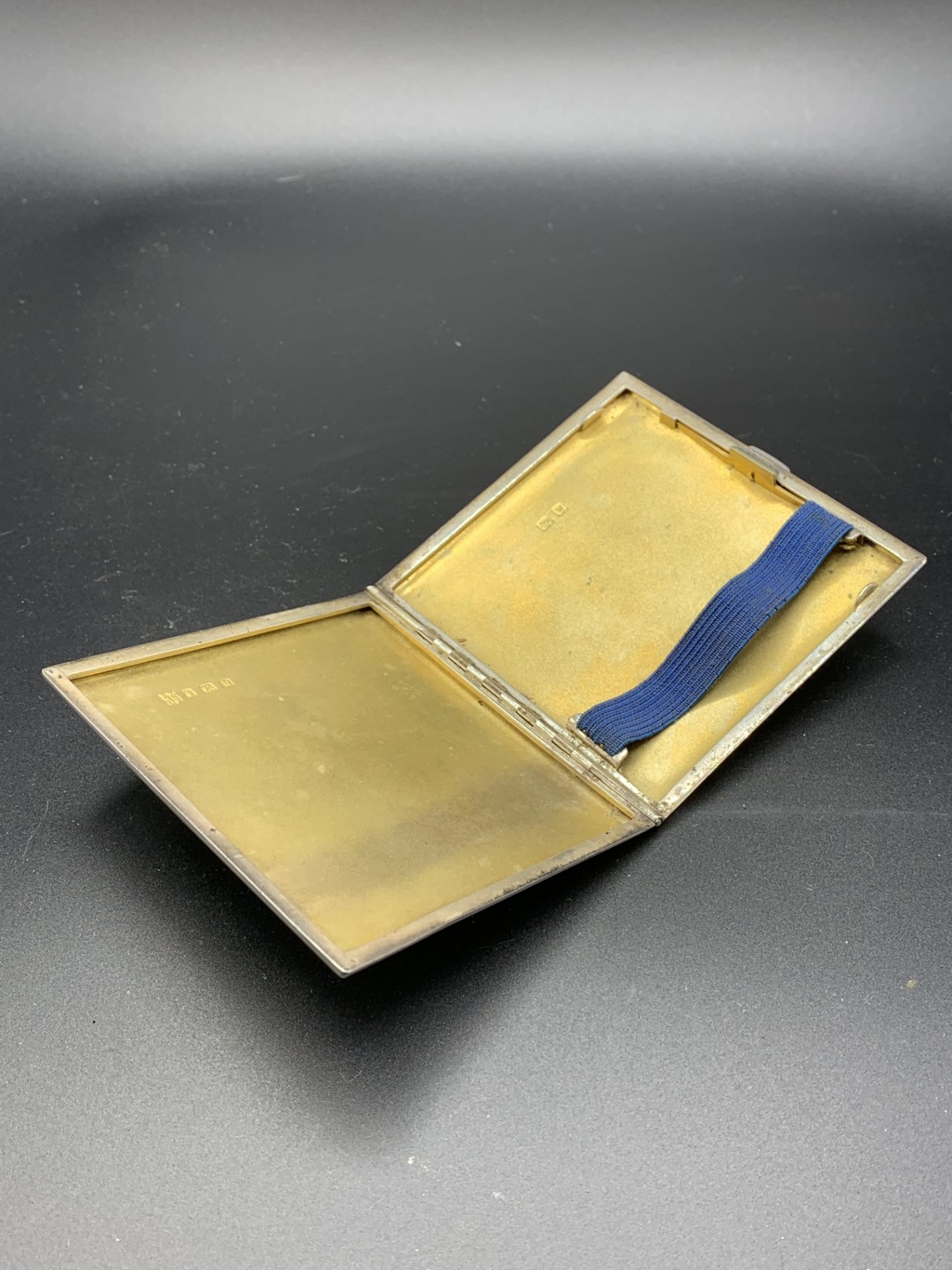 An engine turned silver cigarette case - Image 4 of 4