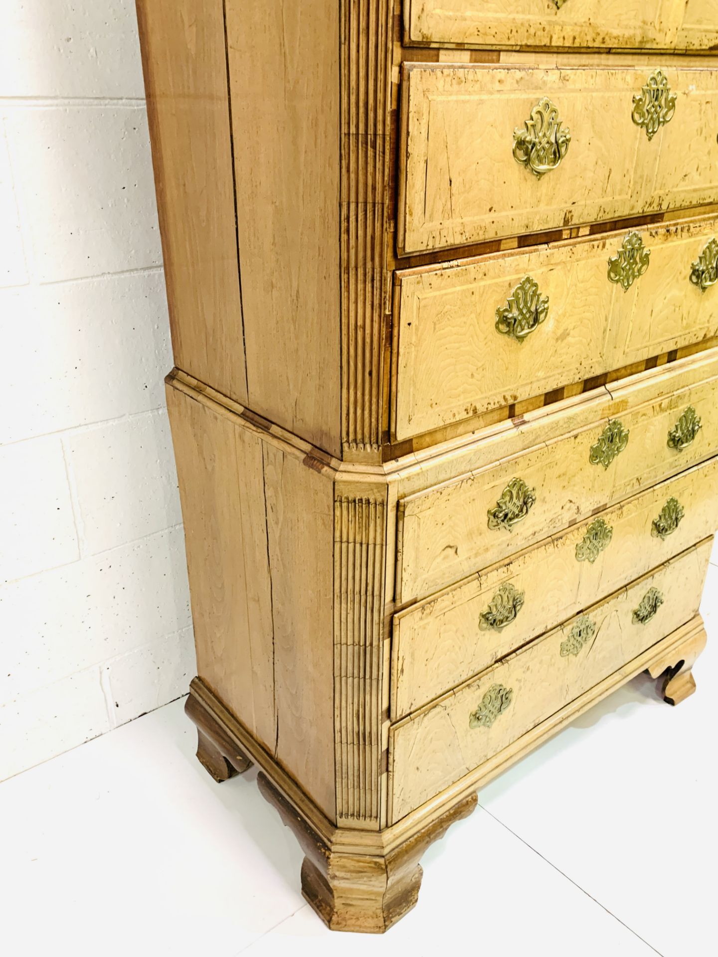 Georgian walnut and mahogany veneer chest on chest - Image 5 of 8