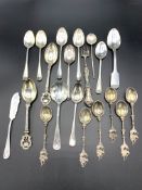 Various silver teaspoons and other items
