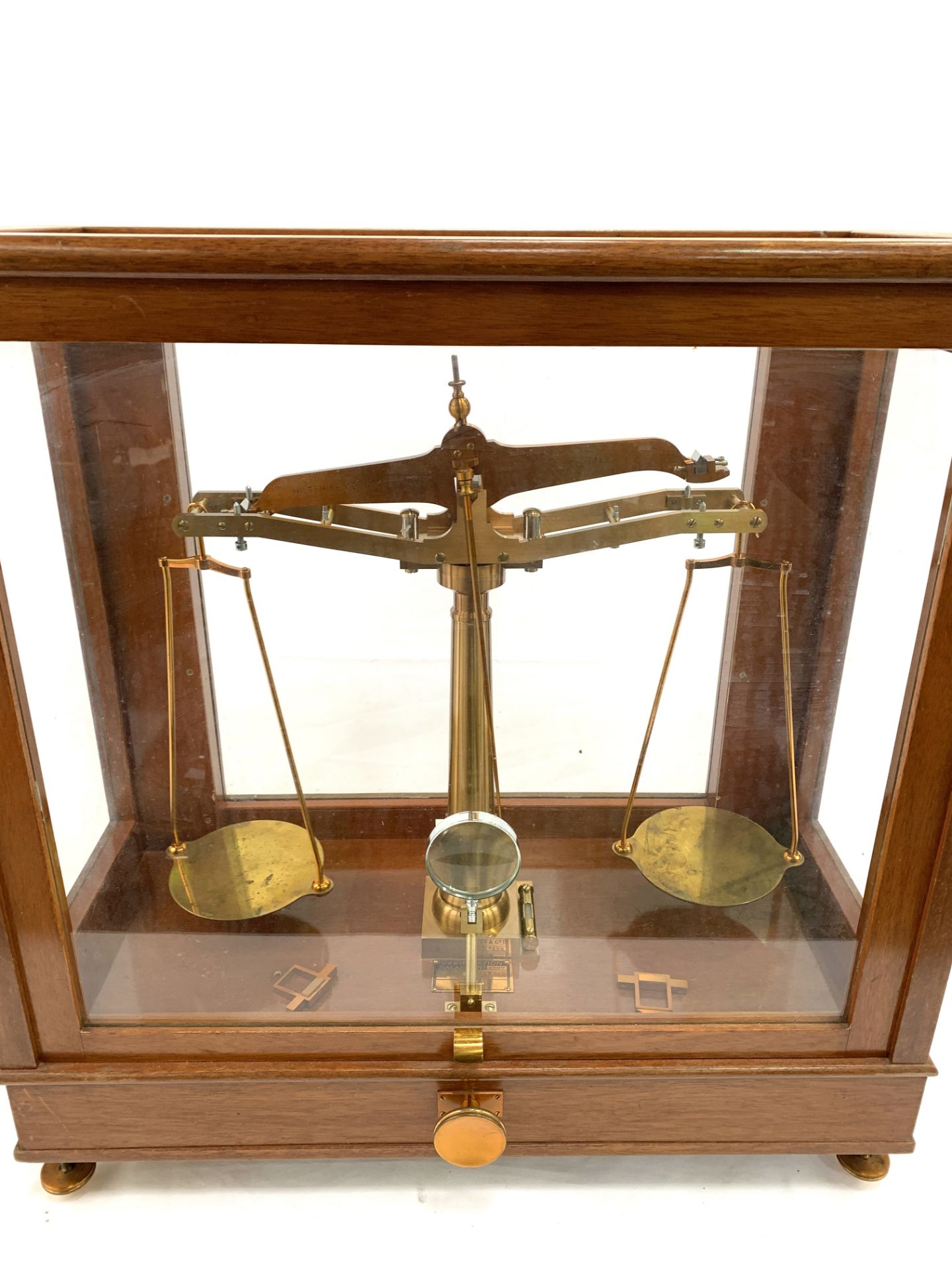 A set of brass balance scales to test 1lb by De Grave, Short and Co Ltd, London, - Image 6 of 7