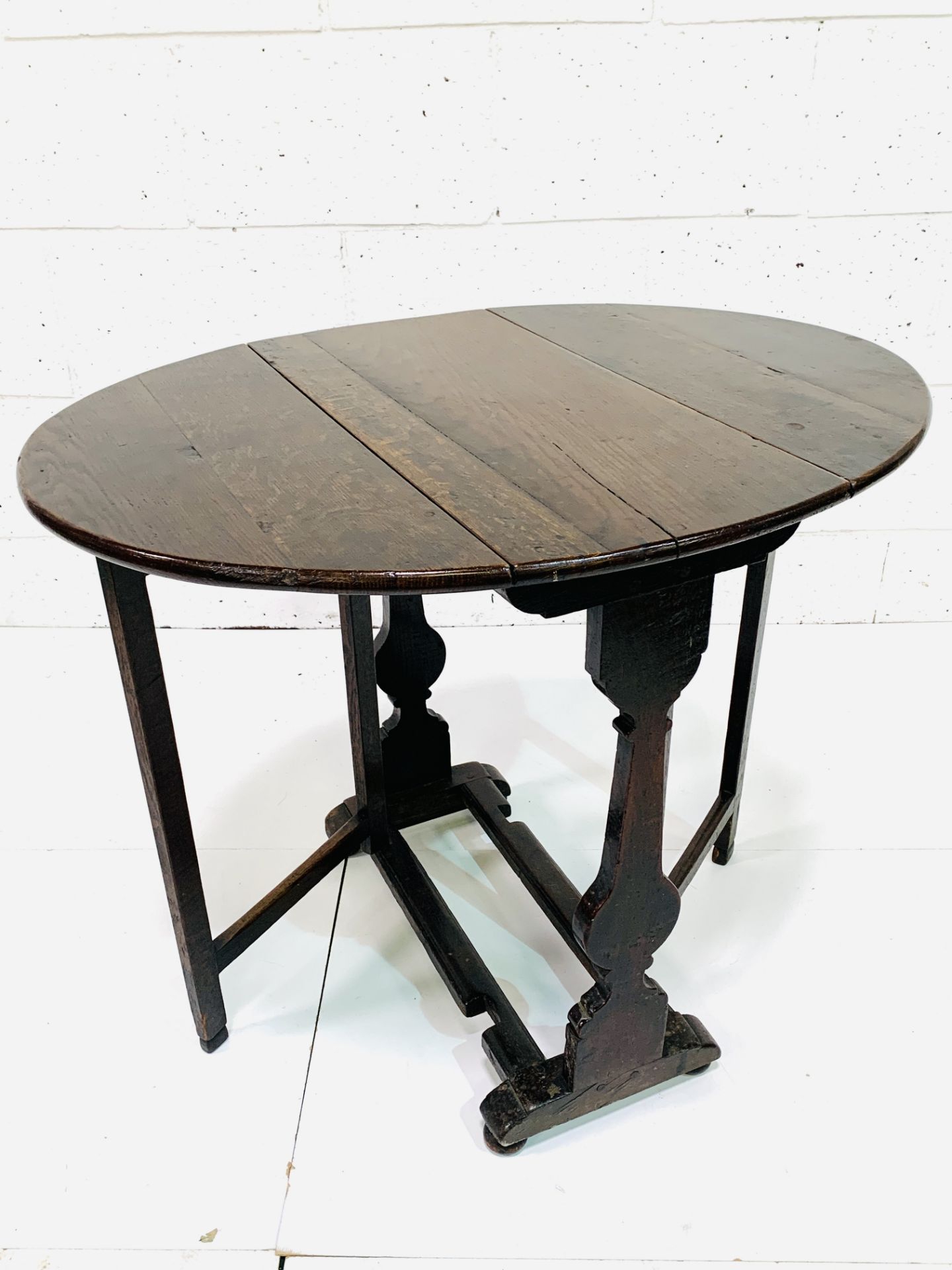 Oak gate leg table