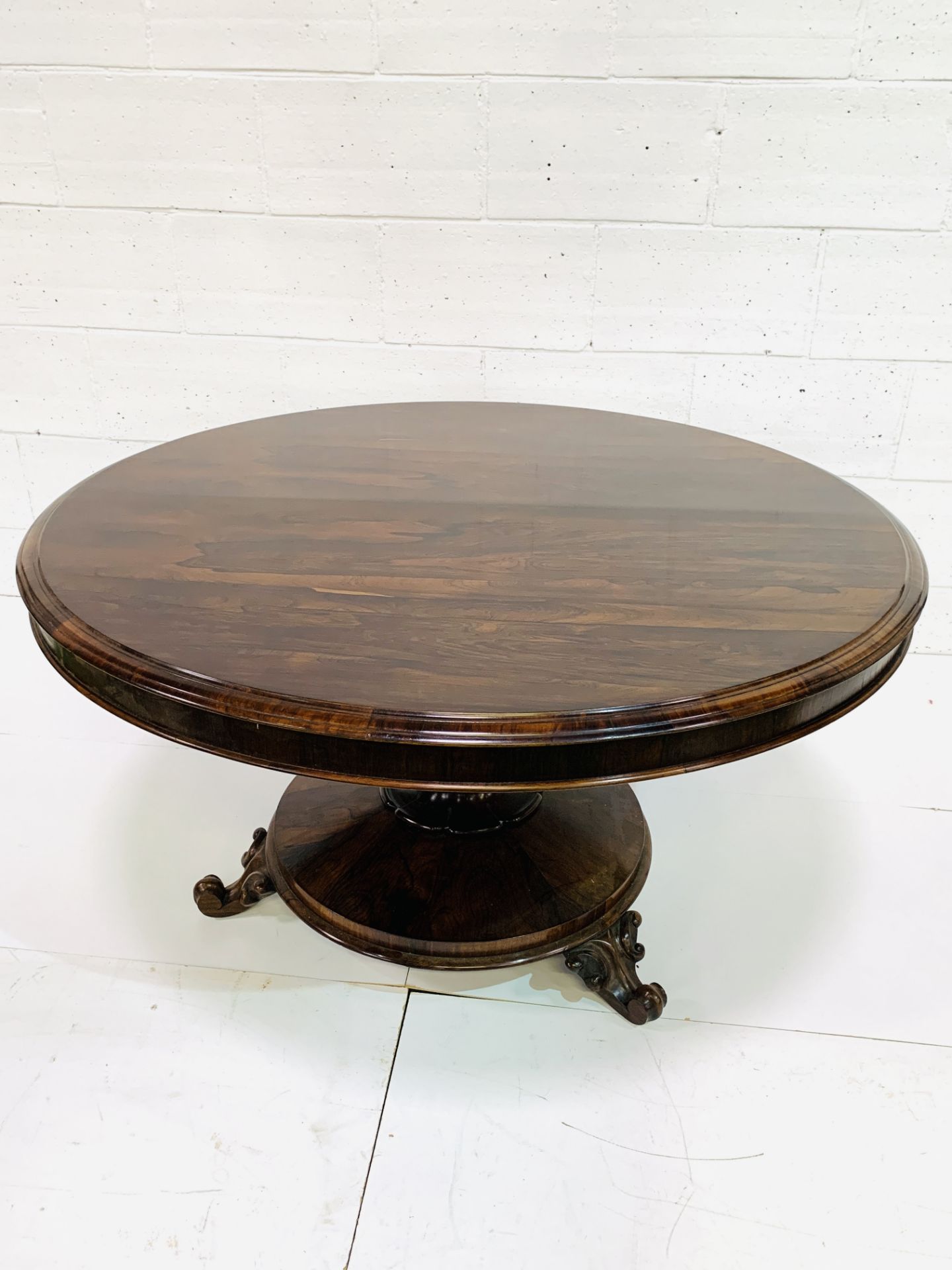 Victorian circular Rosewood tilt top table - Image 6 of 9