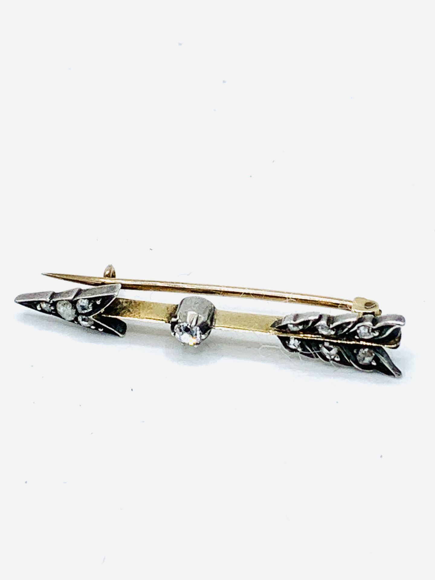 Victorian diamond brooch in the shape of an arrow - Image 2 of 3