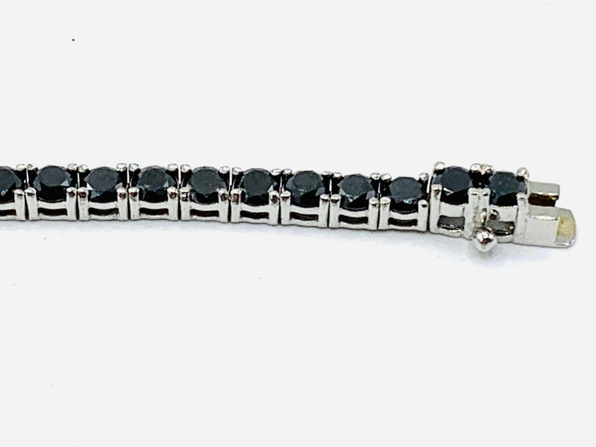 18ct white gold and black diamond tennis bracelet - Image 4 of 4