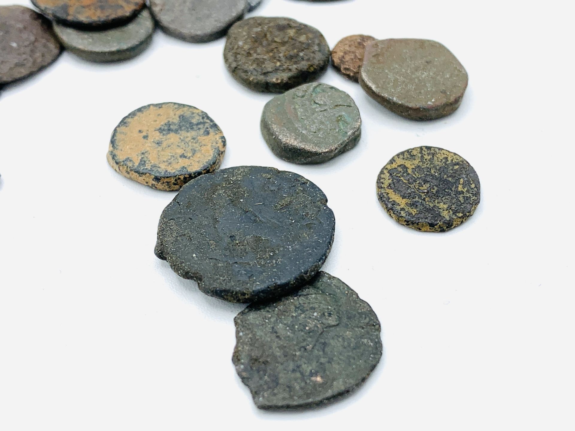 Twenty-three assorted Roman coins - Image 6 of 6