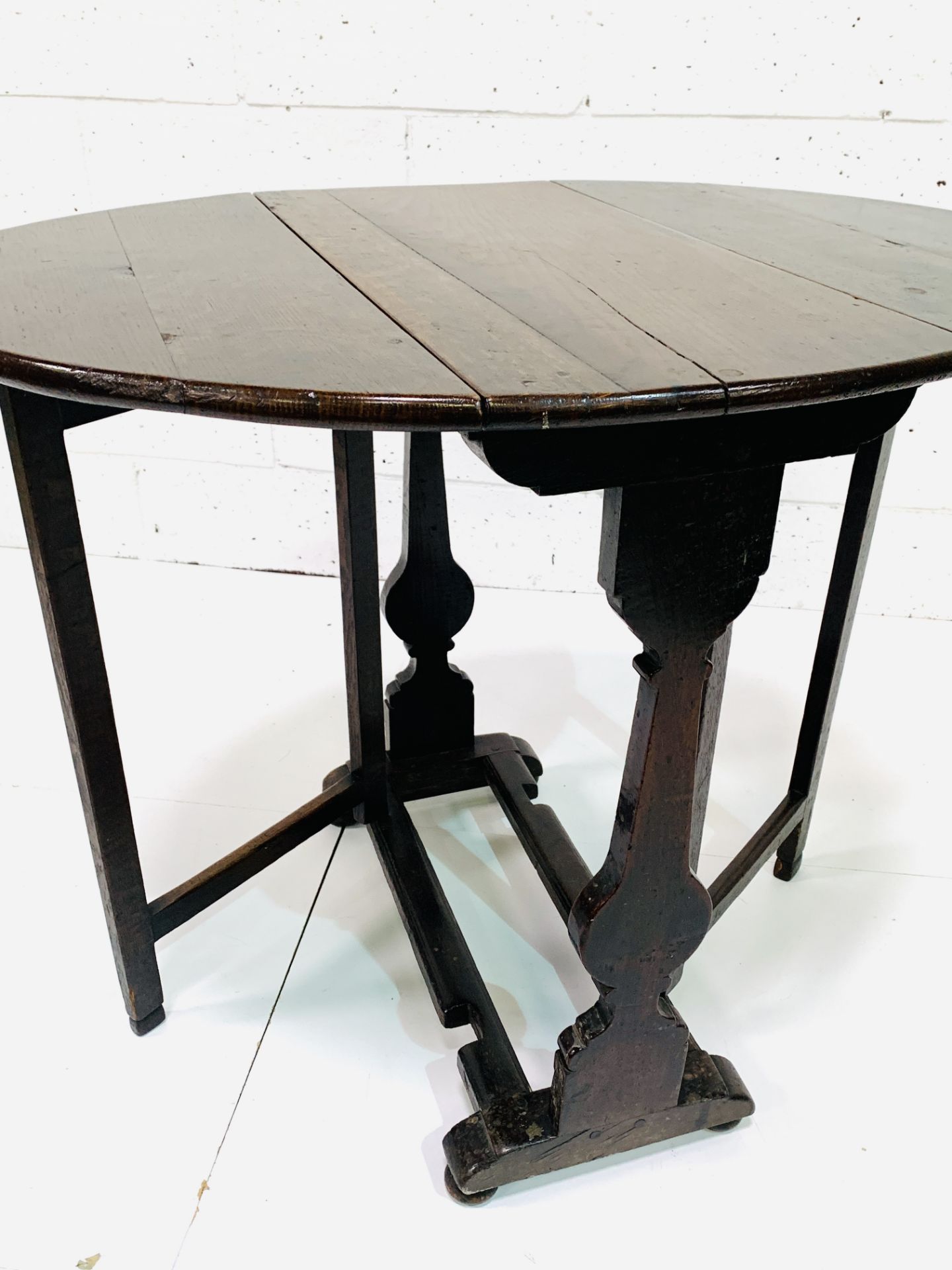 Oak gate leg table - Image 2 of 5