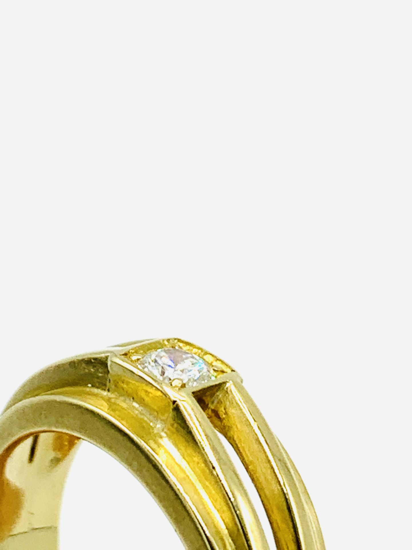 Gold split shank bezel set diamond solitaire ring - Image 4 of 4