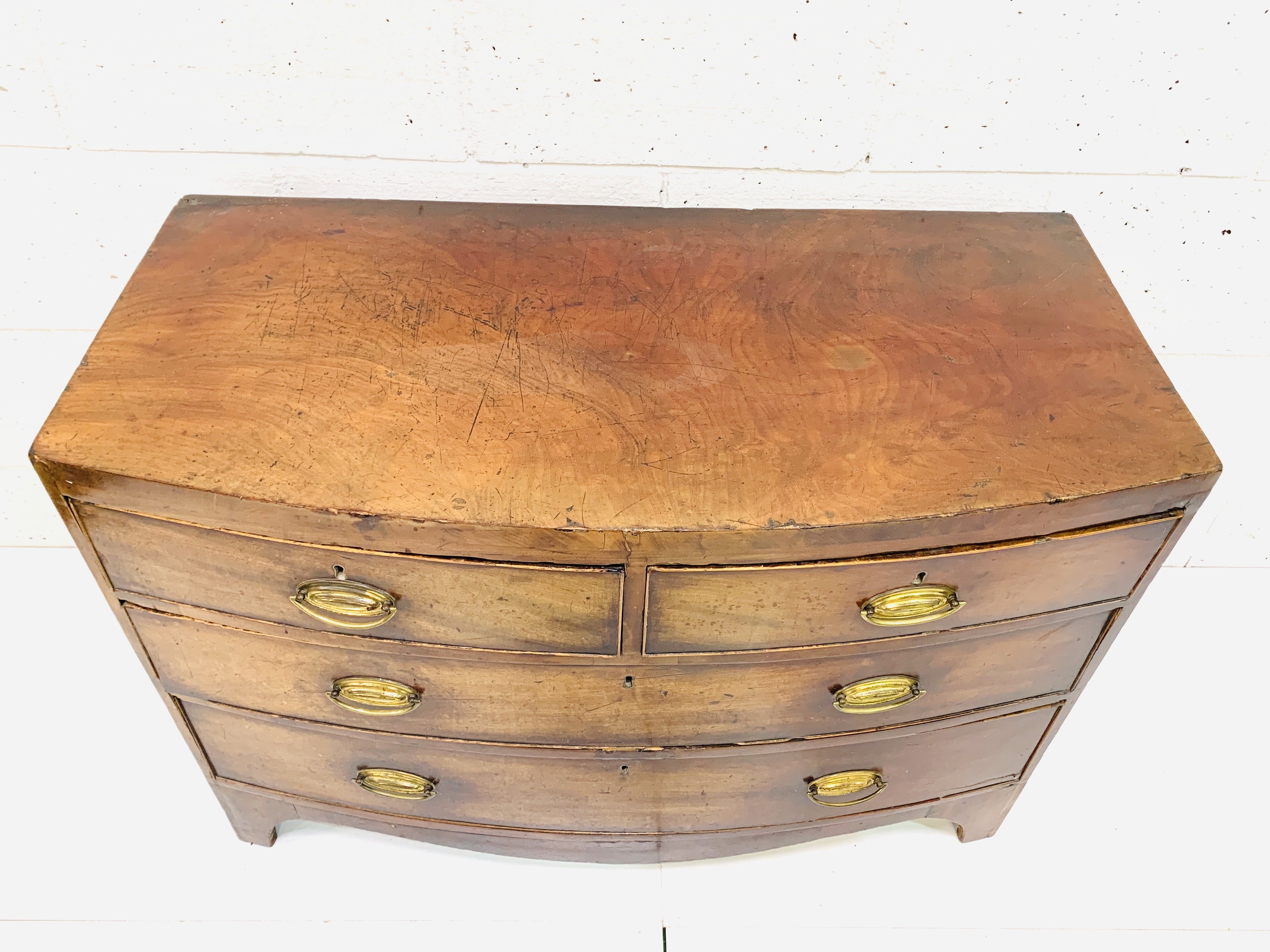 Early 19th Century bow fronted mahogany veneer chest of drawers - Image 5 of 7