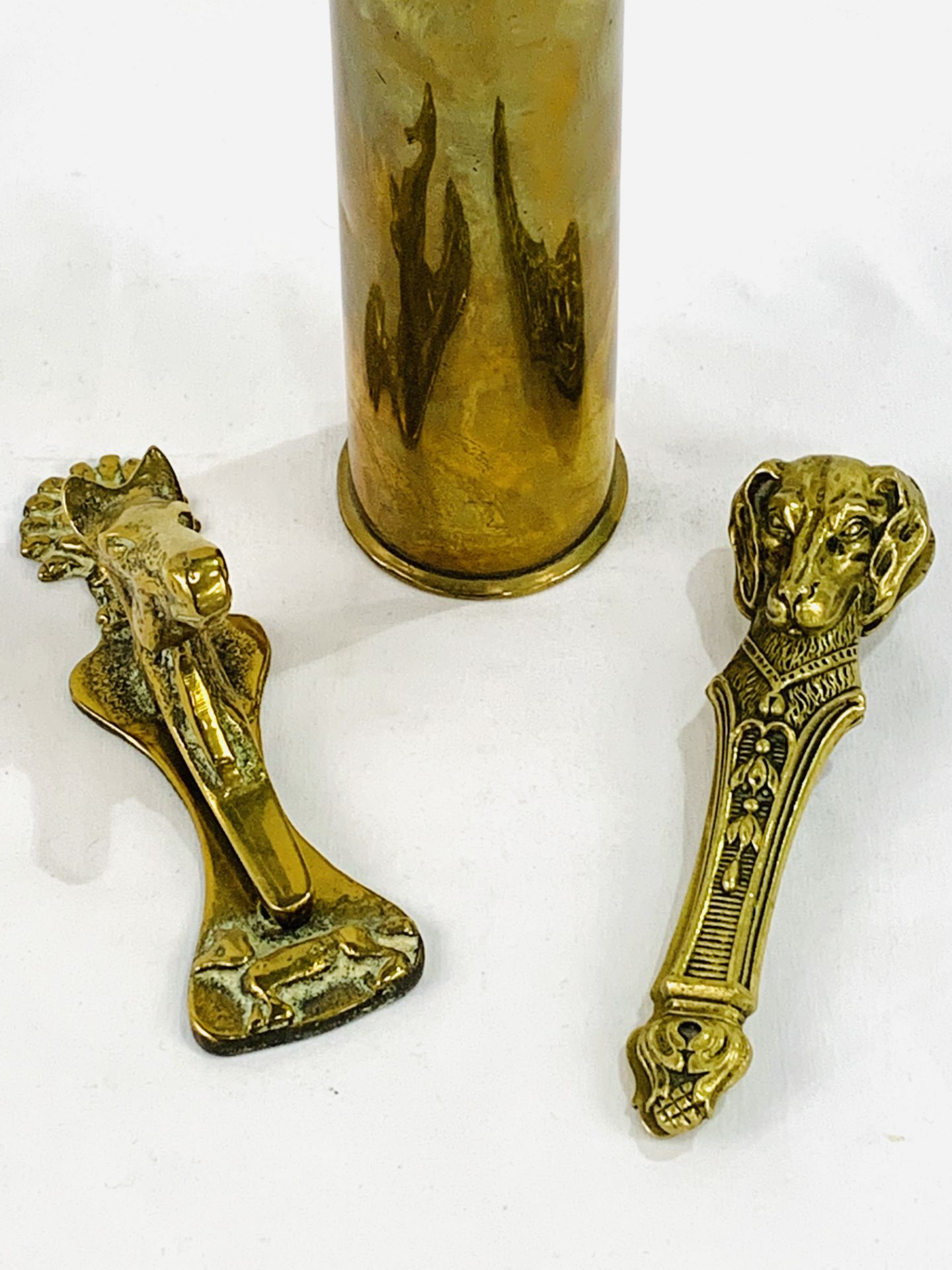 Brass dogs' head nut crackers, horse's head door knocker, shell and shell case - Image 2 of 5
