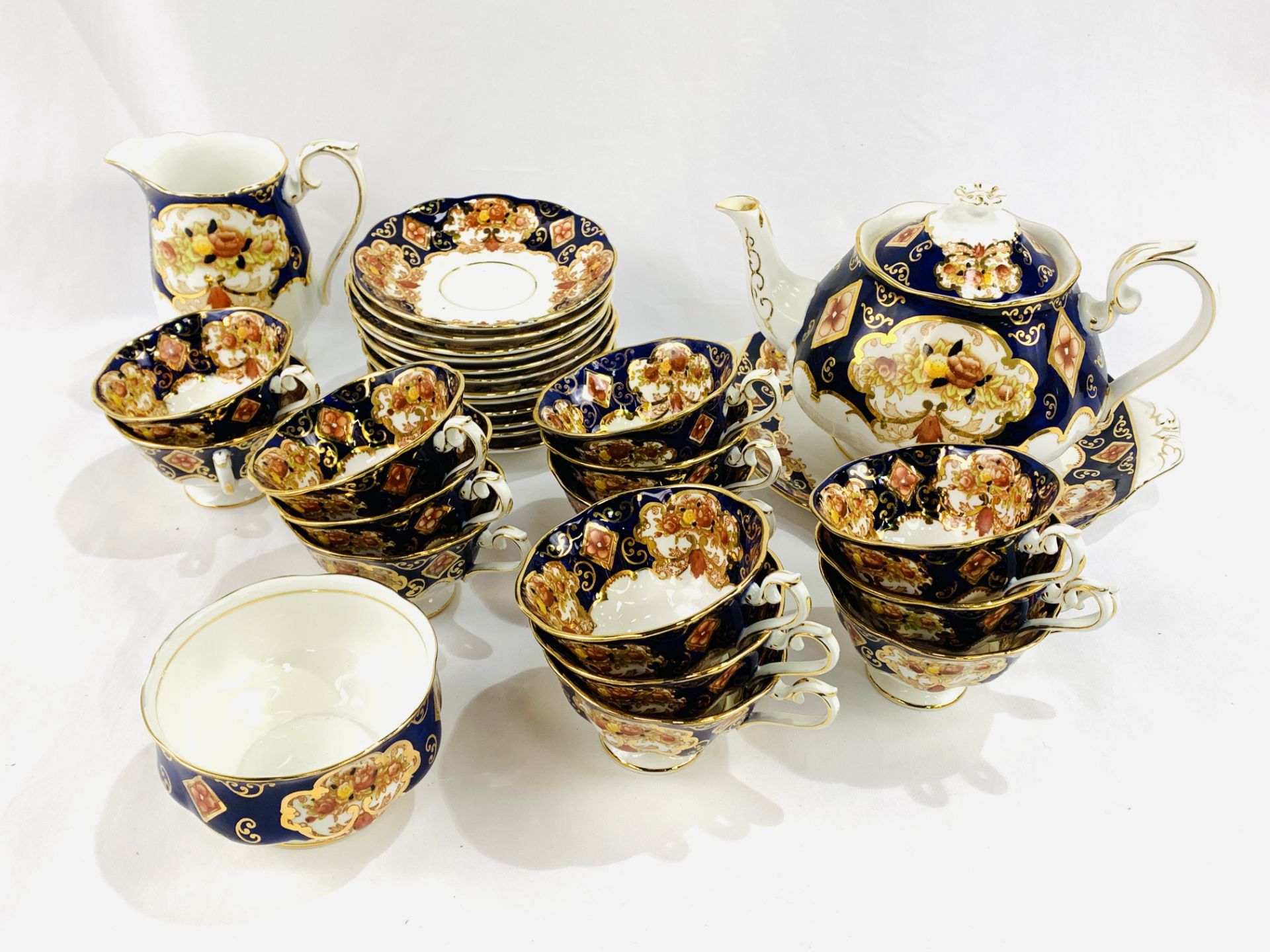 Royal Albert bone china Heirloom tea service, 30 pieces