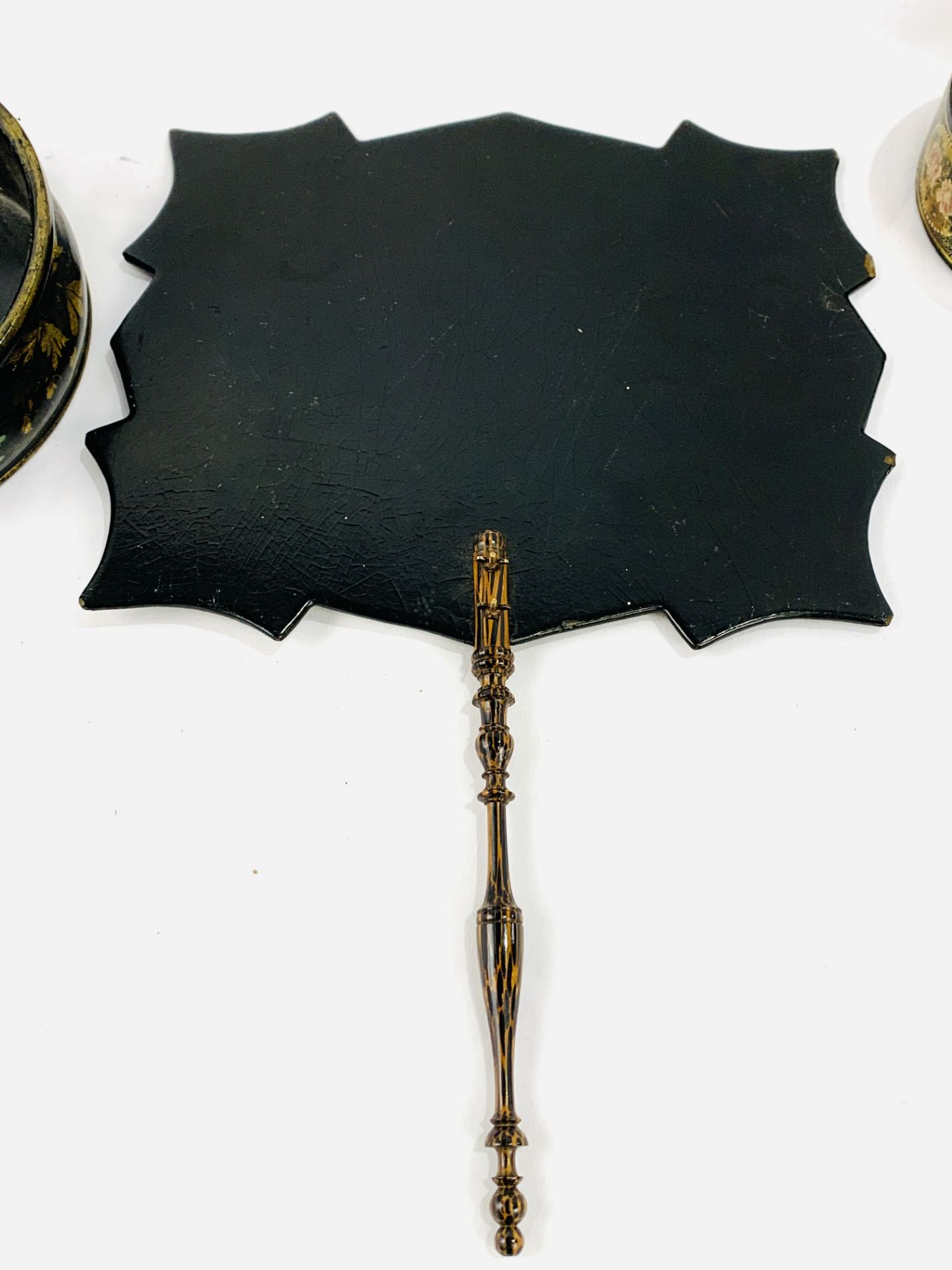 Black shaped wooden fan together with two papier mache bowls - Image 5 of 7
