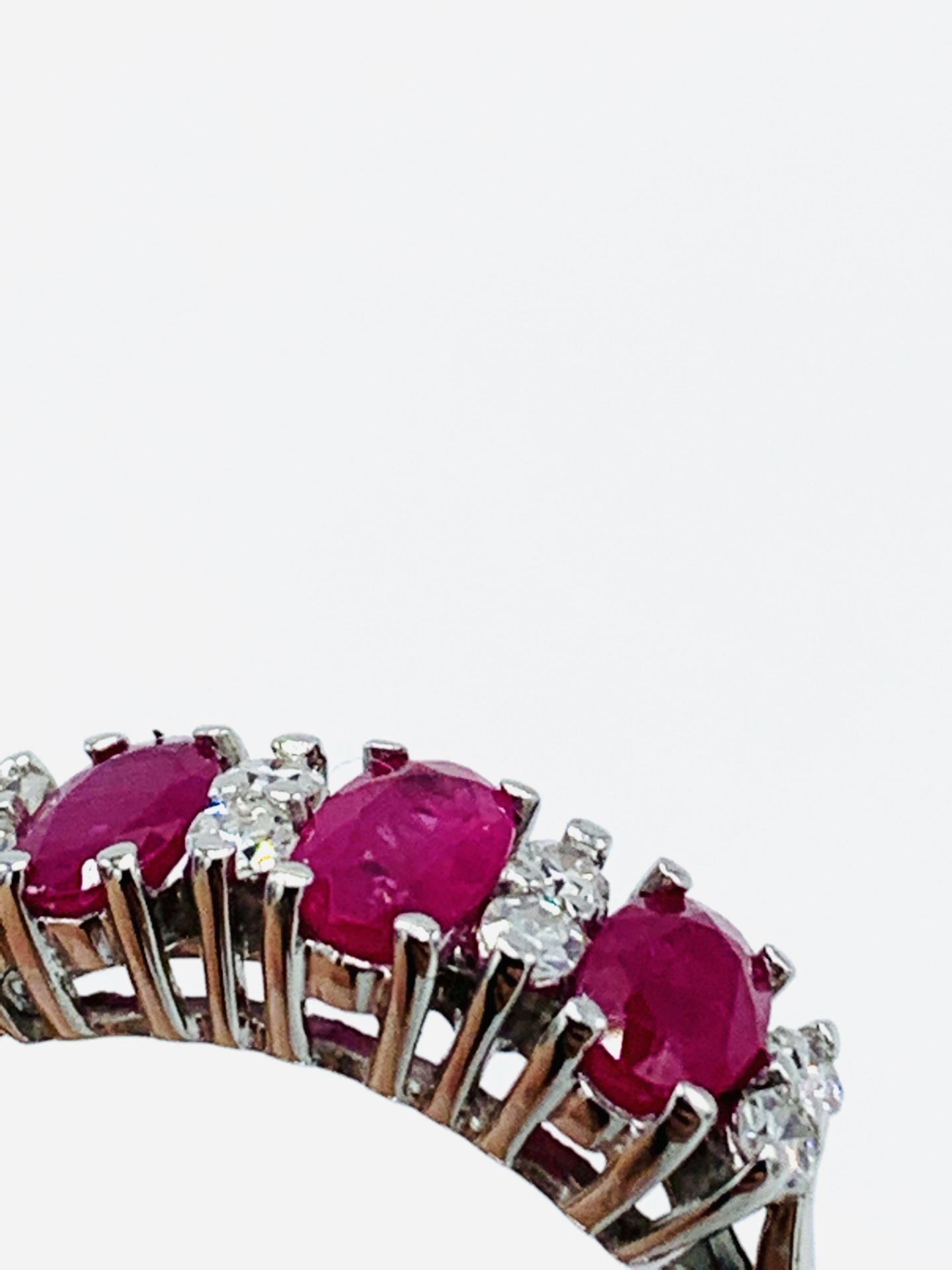 18ct white gold three stone ruby and diamond ring - Image 4 of 4