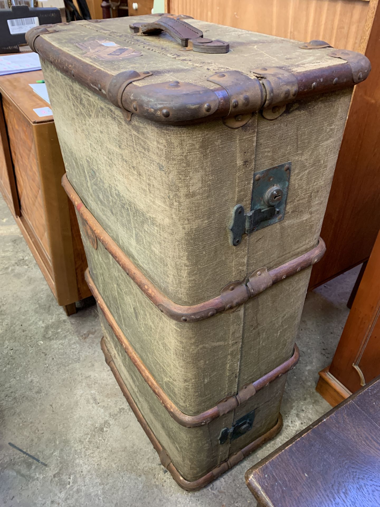 Early 20th Century cabin trunk with wood bandings and labels - Image 2 of 3