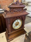 Oak cased Ansonia Clock Company 'Syria' 8 day mantel clock,