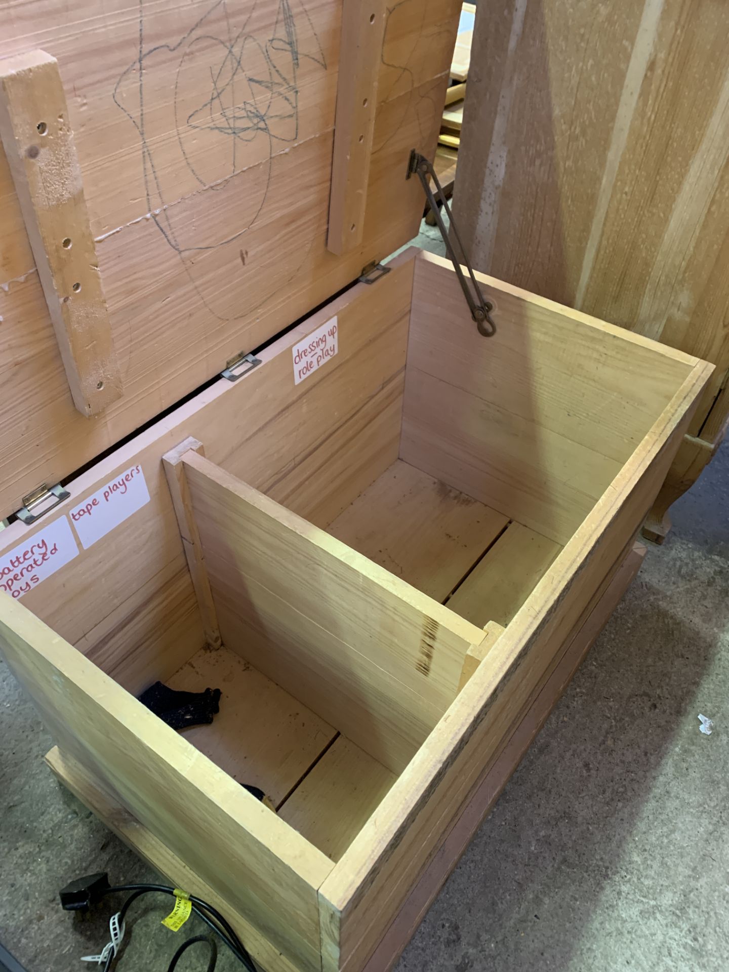 Pine toy chest - Image 3 of 3