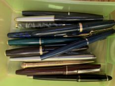 A quantity of fountain pens including Parker.