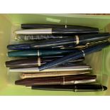 A quantity of fountain pens including Parker.